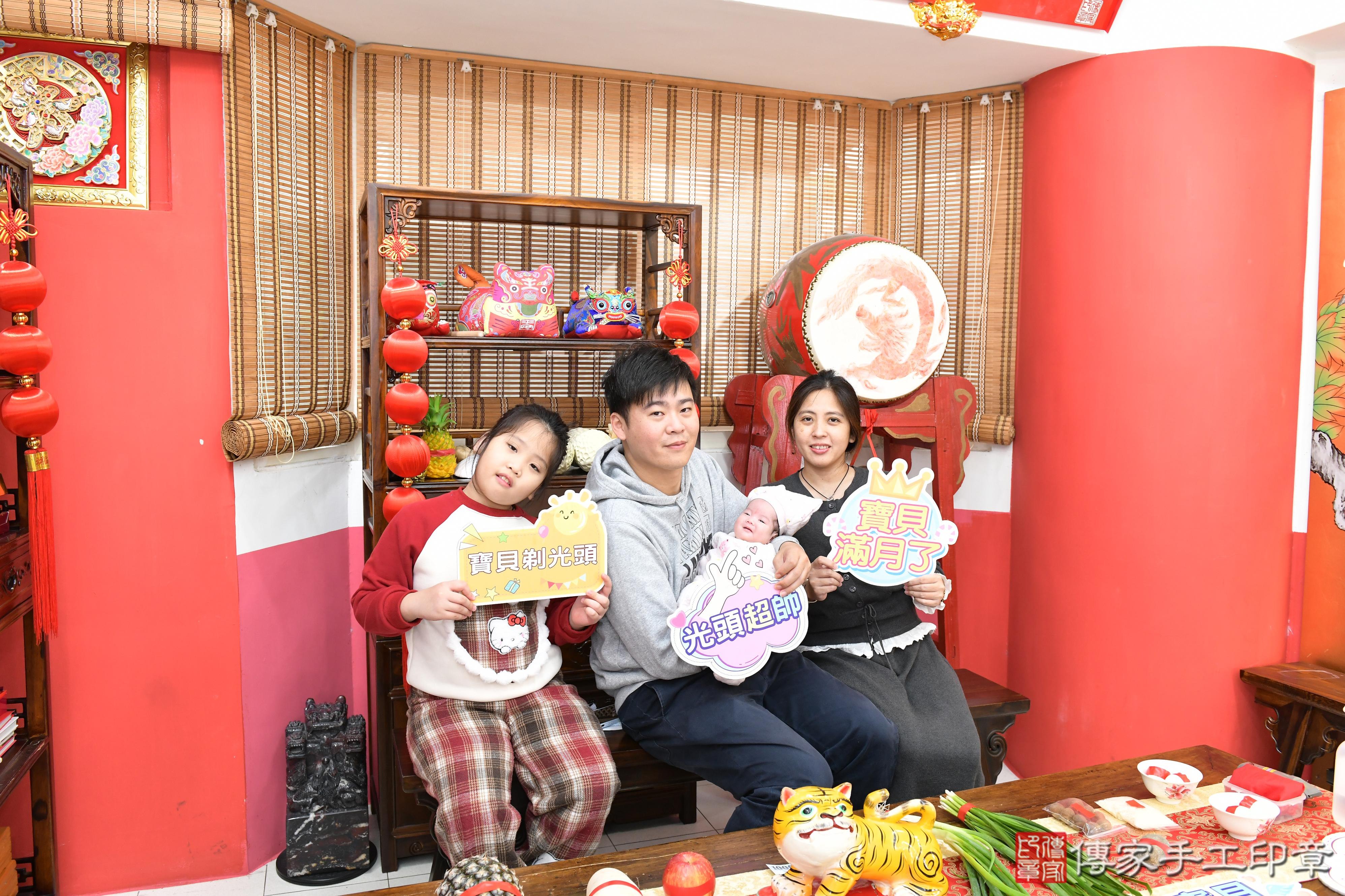 傳家手工印章高雄店、抓周、度脺、中國風會場、傳家嬰兒古禮、吉祥話、抓周道具物品24種、拍照。抓周證書。寶寶抓周、滿周歲、生日快樂、祝福