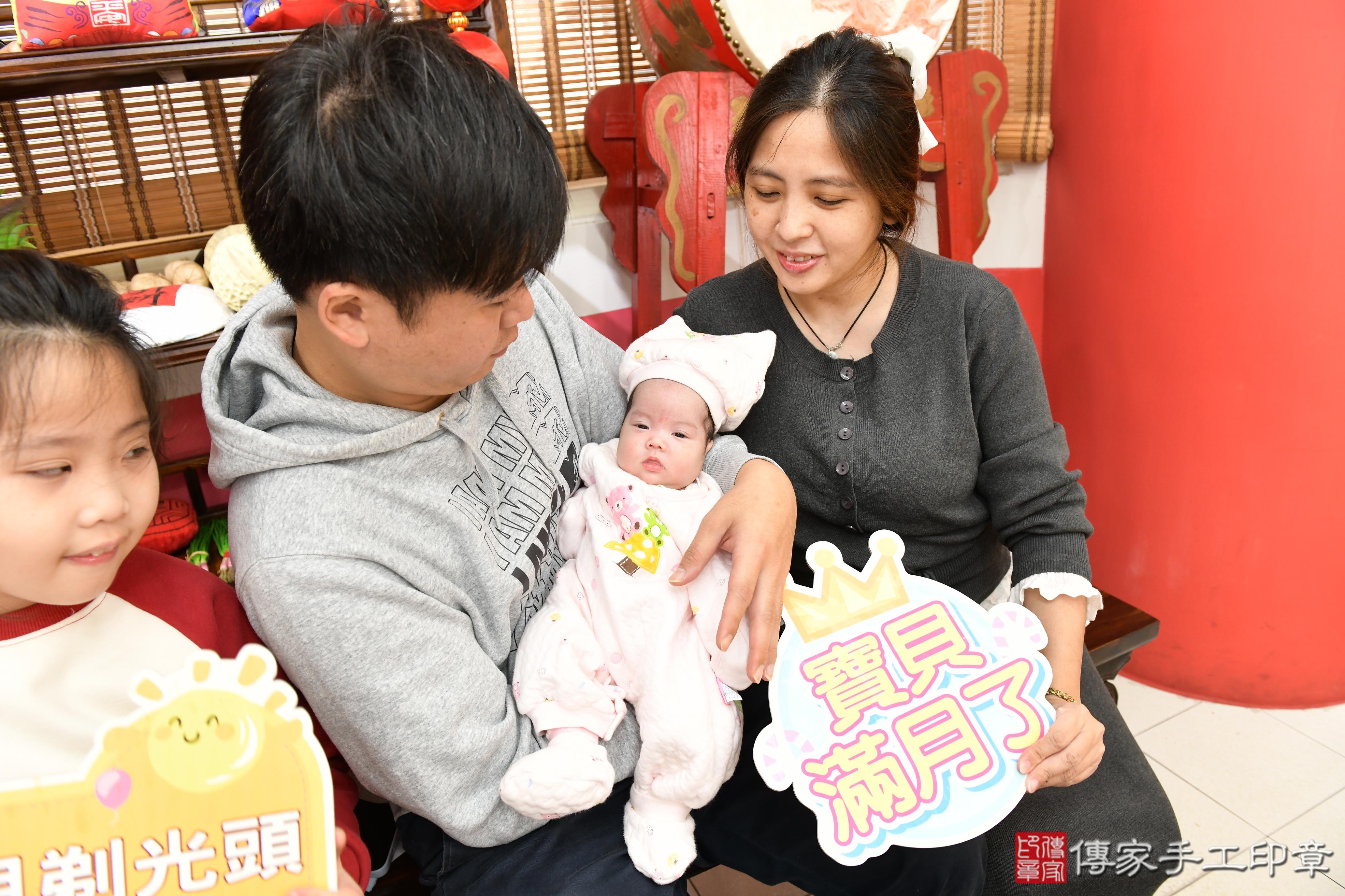 傳家手工印章高雄店、抓周、度脺、中國風會場、傳家嬰兒古禮、吉祥話、抓周道具物品24種、拍照。抓周證書。寶寶抓周、滿周歲、生日快樂、祝福