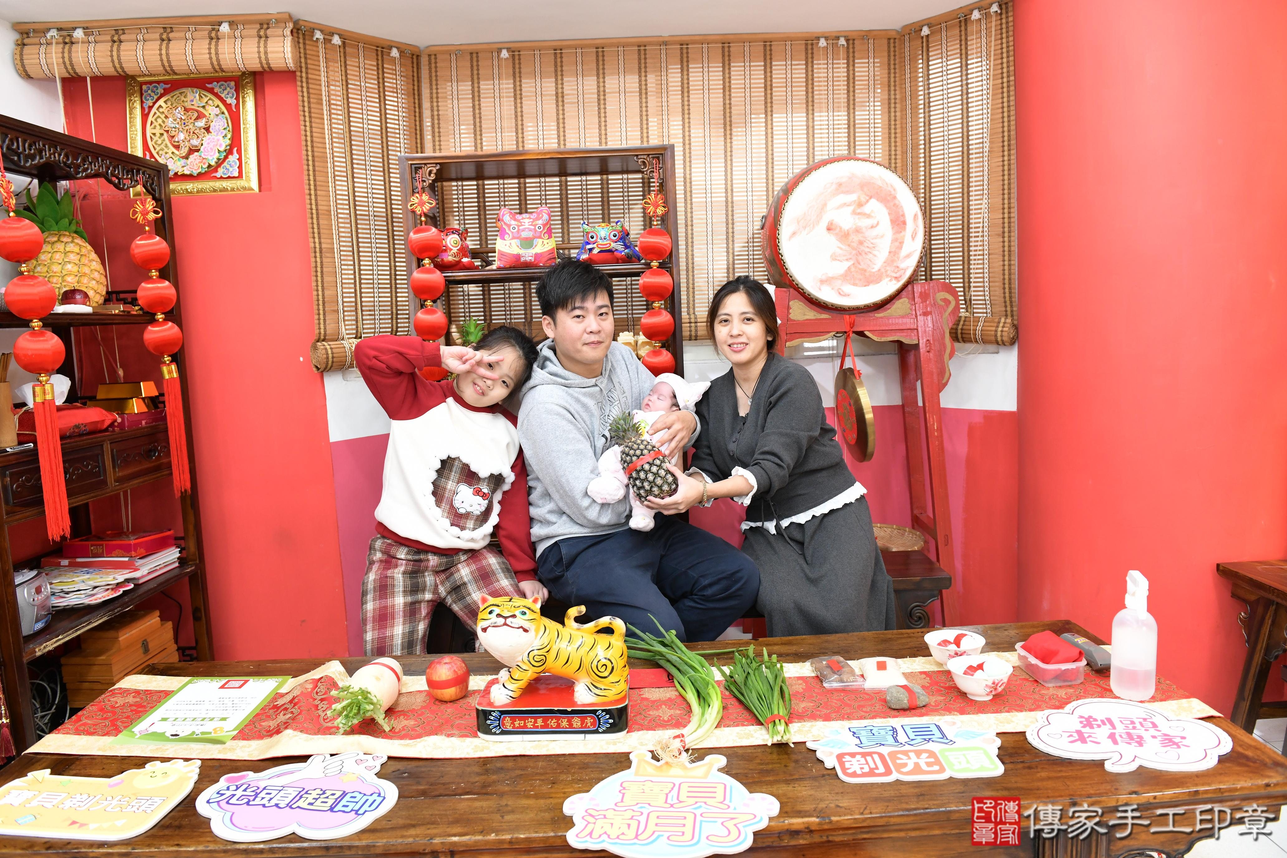 傳家手工印章高雄店、抓周、度脺、中國風會場、傳家嬰兒古禮、吉祥話、抓周道具物品24種、拍照。抓周證書。寶寶抓周、滿周歲、生日快樂、祝福