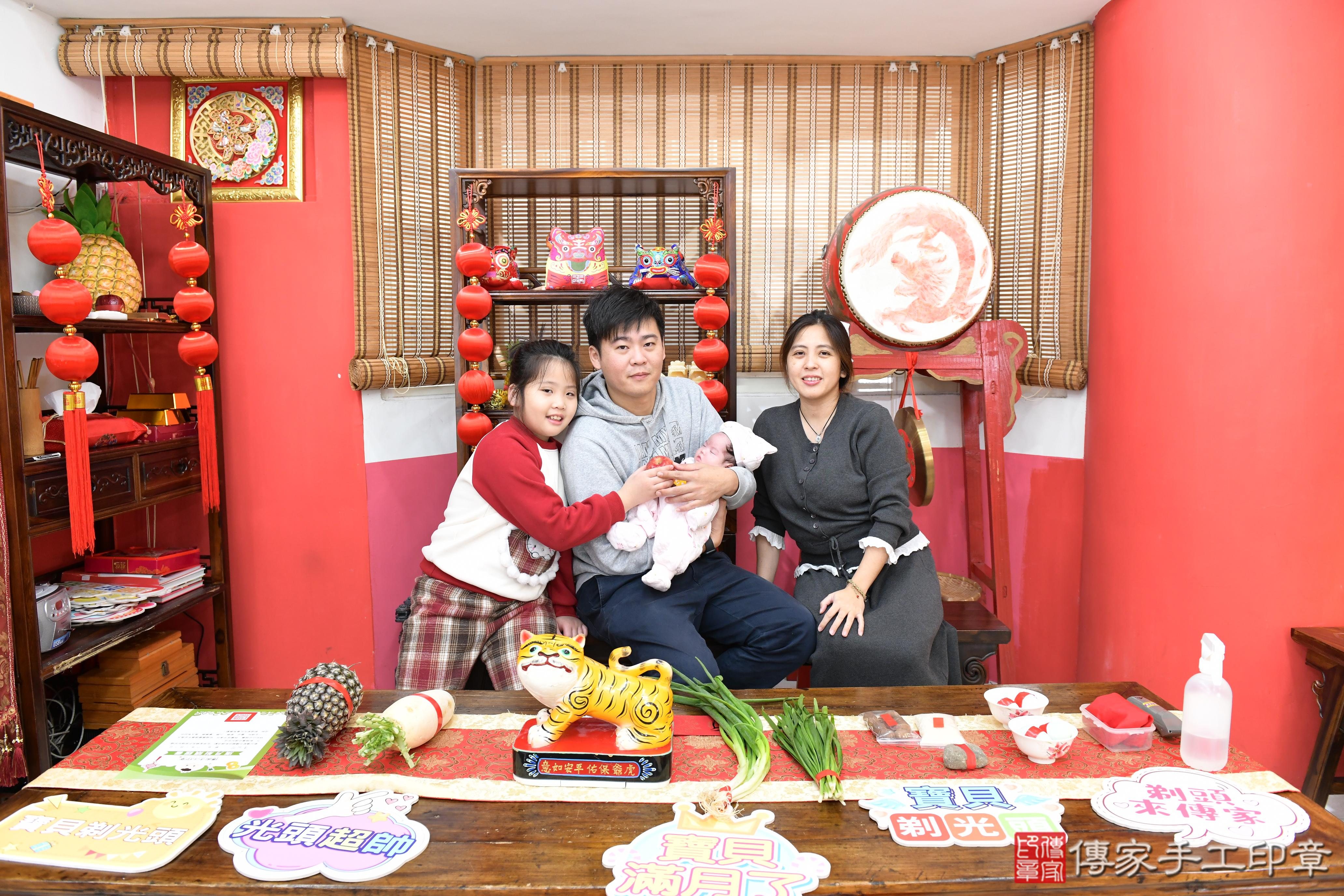 傳家手工印章高雄店、抓周、度脺、中國風會場、傳家嬰兒古禮、吉祥話、抓周道具物品24種、拍照。抓周證書。寶寶抓周、滿周歲、生日快樂、祝福