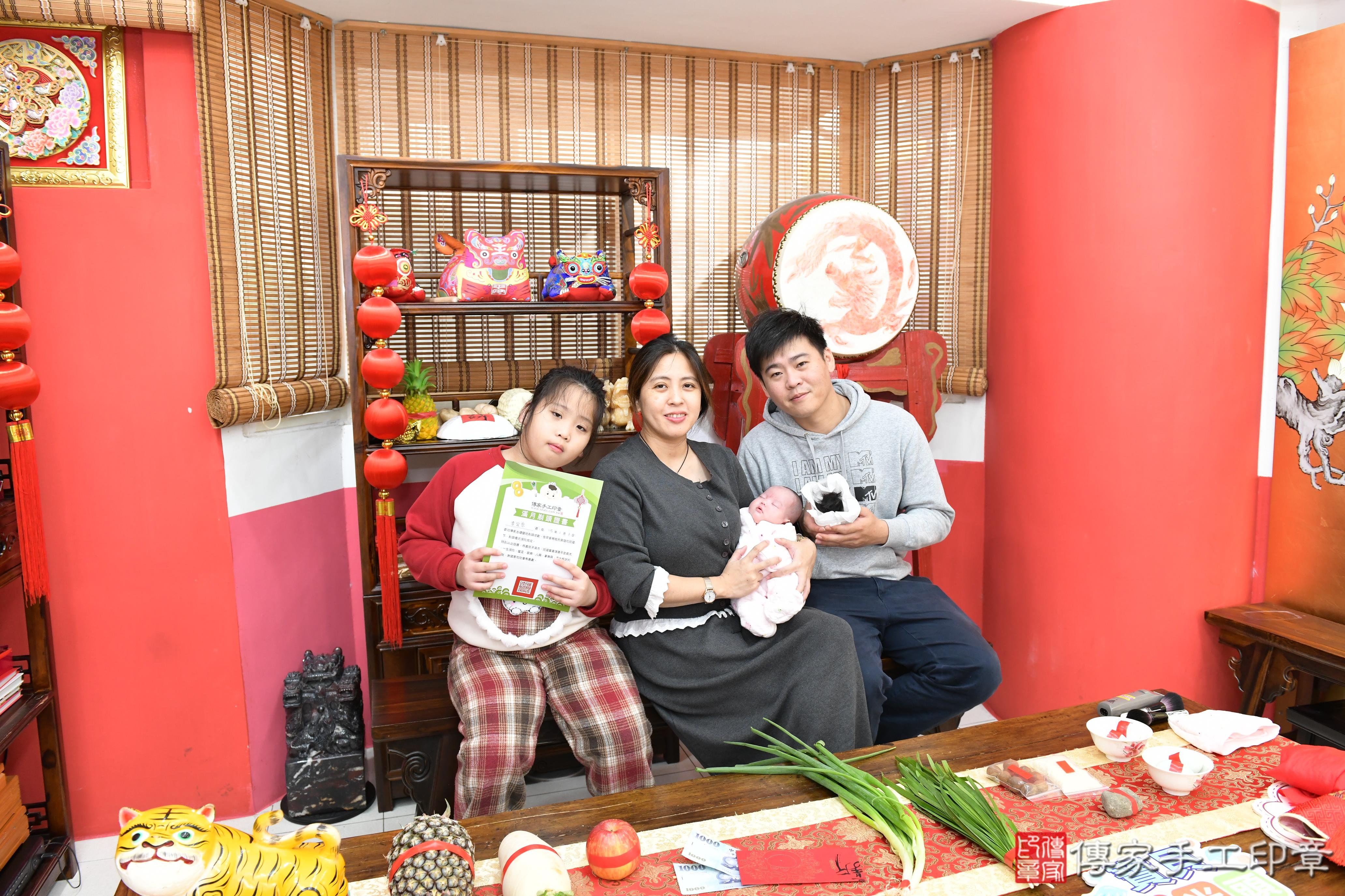 傳家手工印章高雄店、抓周、度脺、中國風會場、傳家嬰兒古禮、吉祥話、抓周道具物品24種、拍照。抓周證書。寶寶抓周、滿周歲、生日快樂、祝福