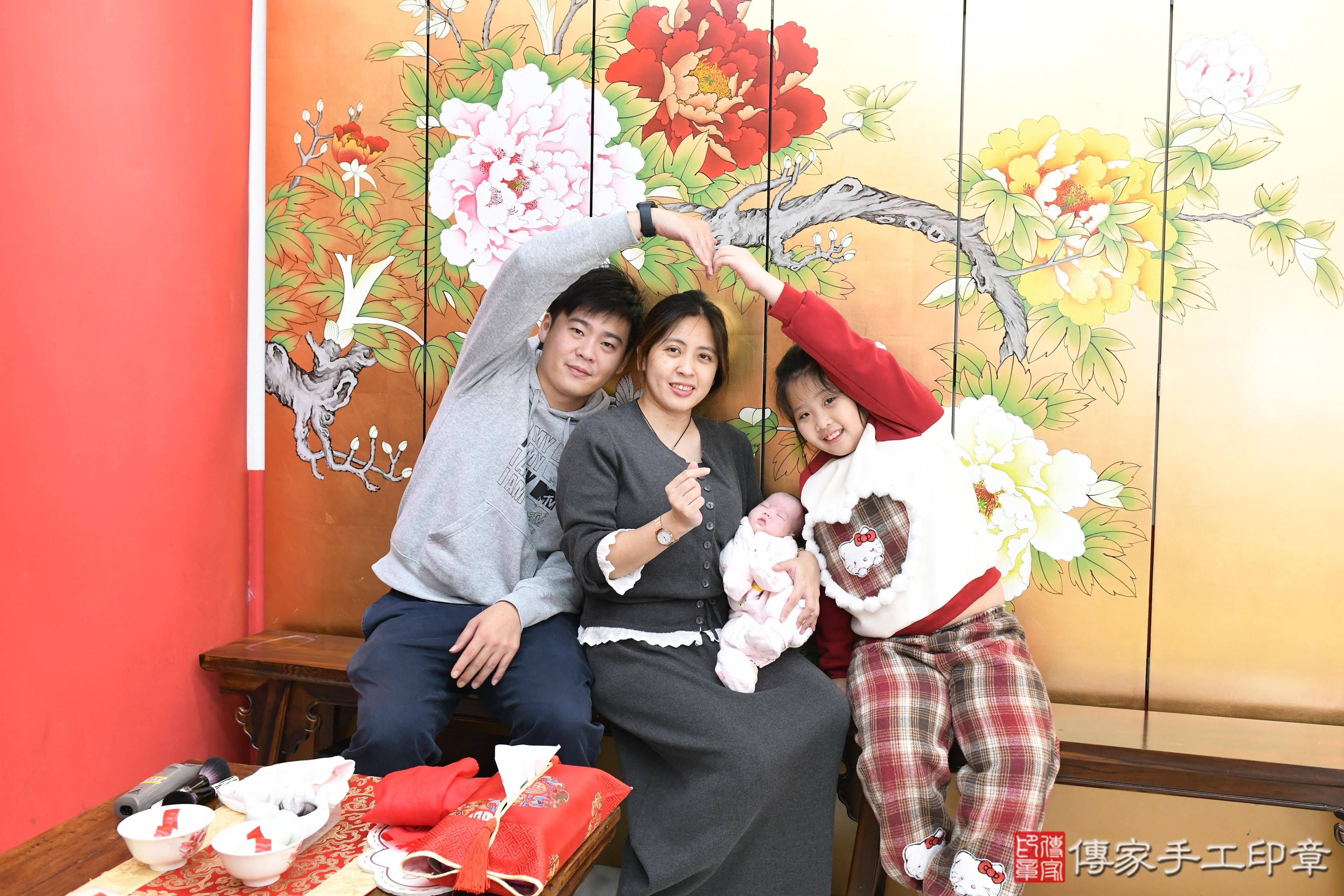 傳家手工印章高雄店、抓周、度脺、中國風會場、傳家嬰兒古禮、吉祥話、抓周道具物品24種、拍照。抓周證書。寶寶抓周、滿周歲、生日快樂、祝福