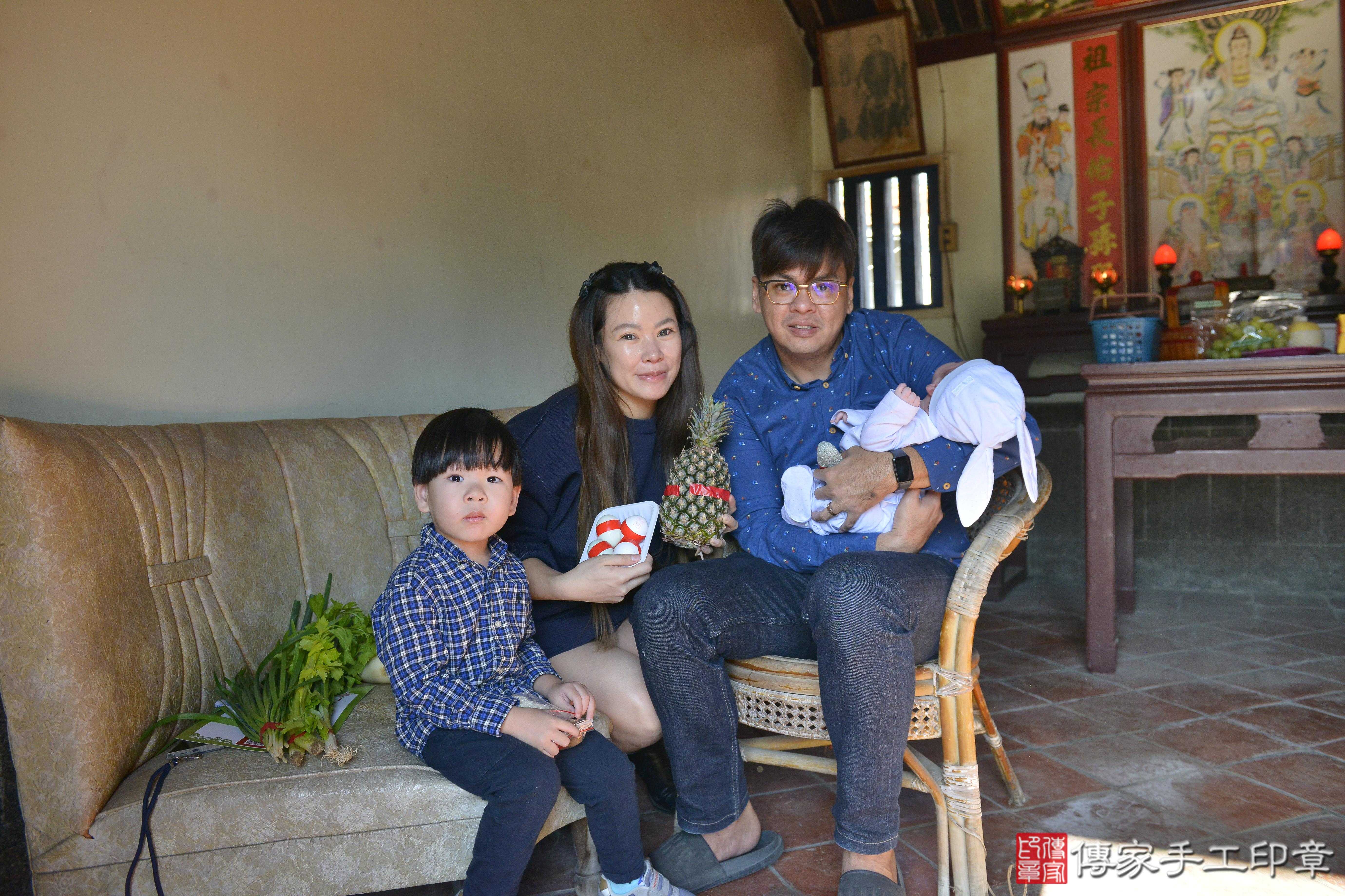 傳家手工印章高雄店、抓周、度脺、中國風會場、傳家嬰兒古禮、吉祥話、抓周道具物品24種、拍照。抓周證書。寶寶抓周、滿周歲、生日快樂、祝福 傳家手工印章高雄店、抓周、度脺、中國風會場、傳家嬰兒古禮、吉祥話、抓周道具物品24種、拍照。抓周證書。寶寶抓周、滿周歲、生日快樂、祝福