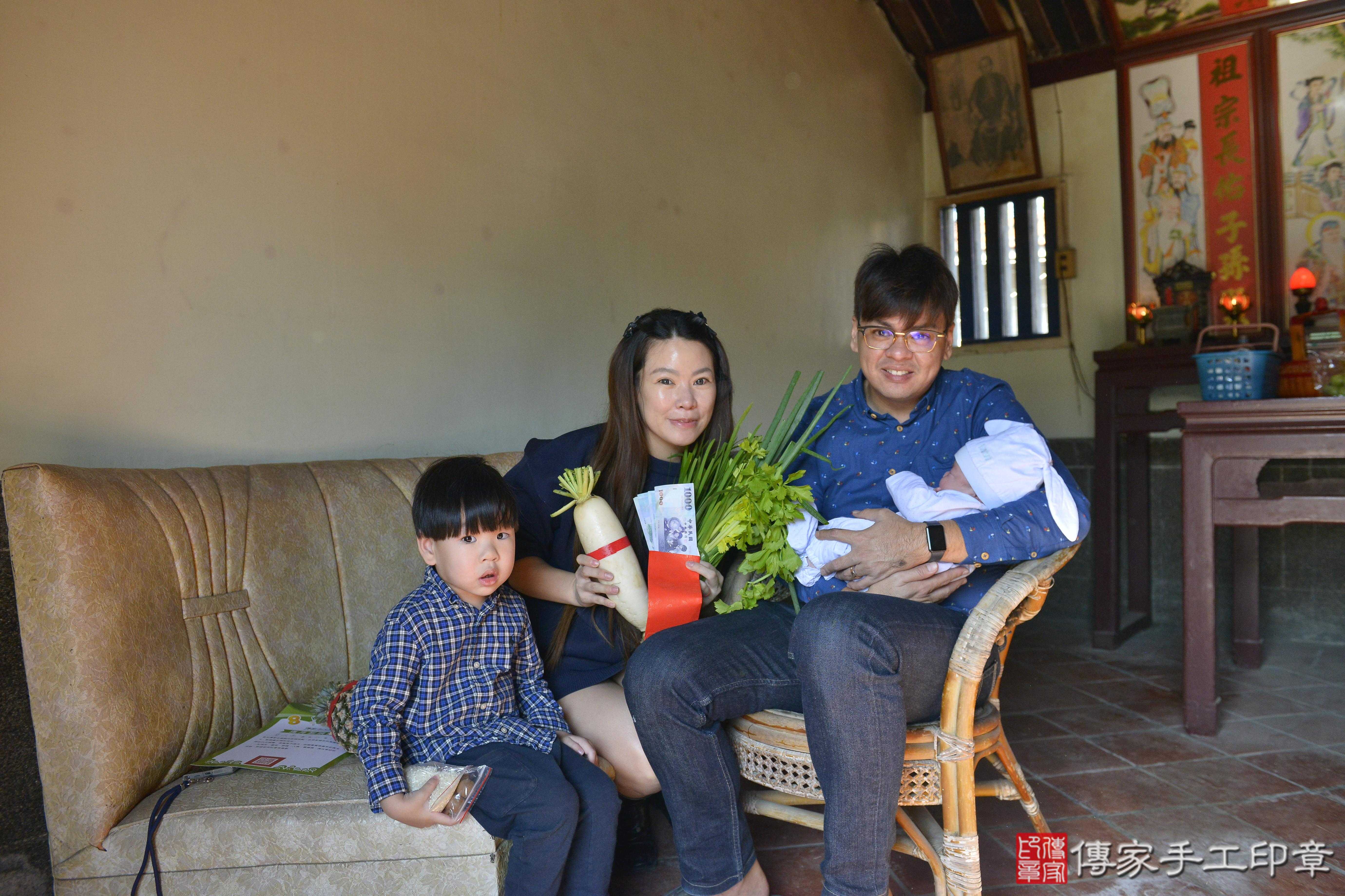 傳家手工印章高雄店、抓周、度脺、中國風會場、傳家嬰兒古禮、吉祥話、抓周道具物品24種、拍照。抓周證書。寶寶抓周、滿周歲、生日快樂、祝福