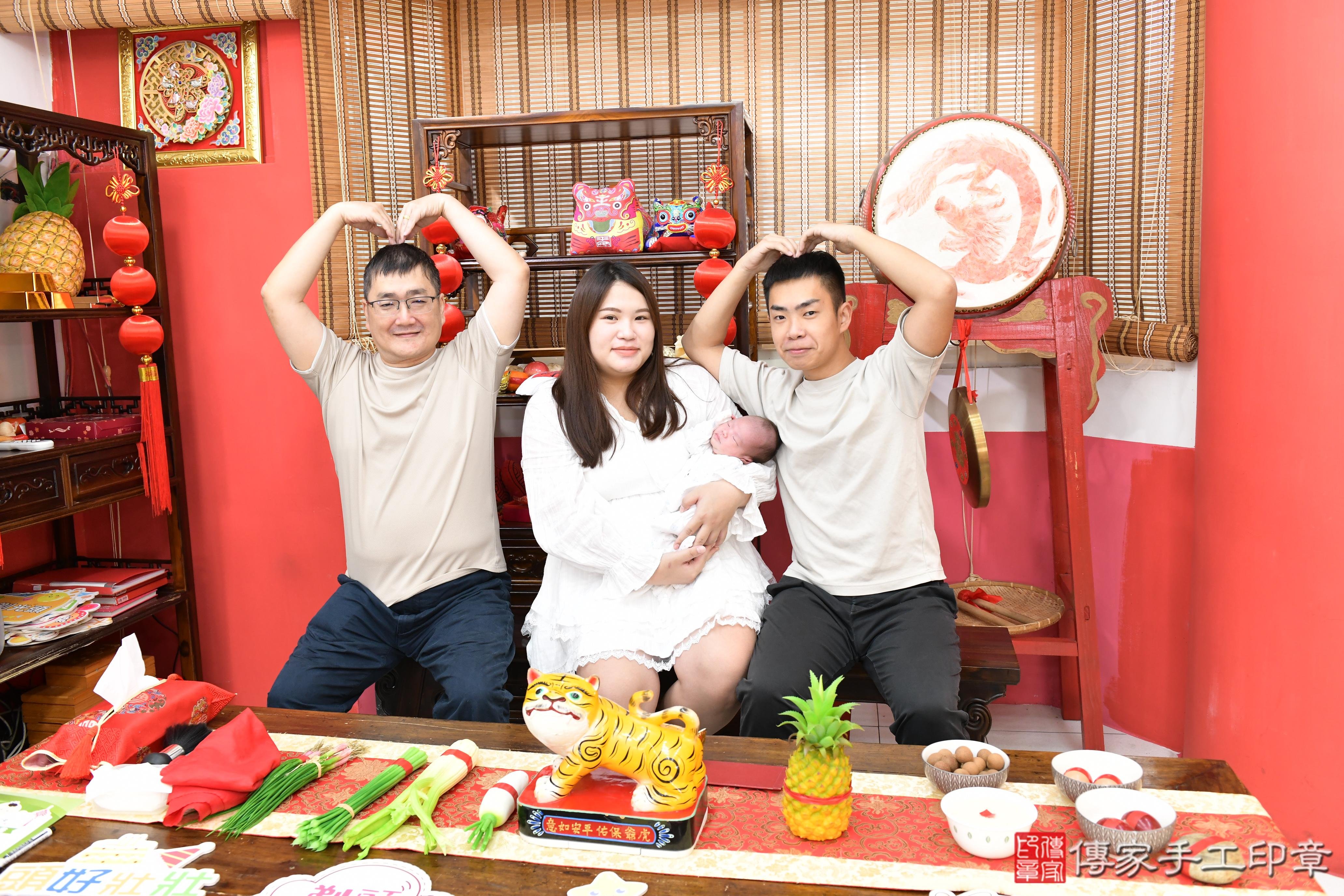 傳家手工印章高雄店、抓周、度脺、中國風會場、傳家嬰兒古禮、吉祥話、抓周道具物品24種、拍照。抓周證書。寶寶抓周、滿周歲、生日快樂、祝福 傳家手工印章高雄店、抓周、度脺、中國風會場、傳家嬰兒古禮、吉祥話、抓周道具物品24種、拍照。抓周證書。寶寶抓周、滿周歲、生日快樂、祝福