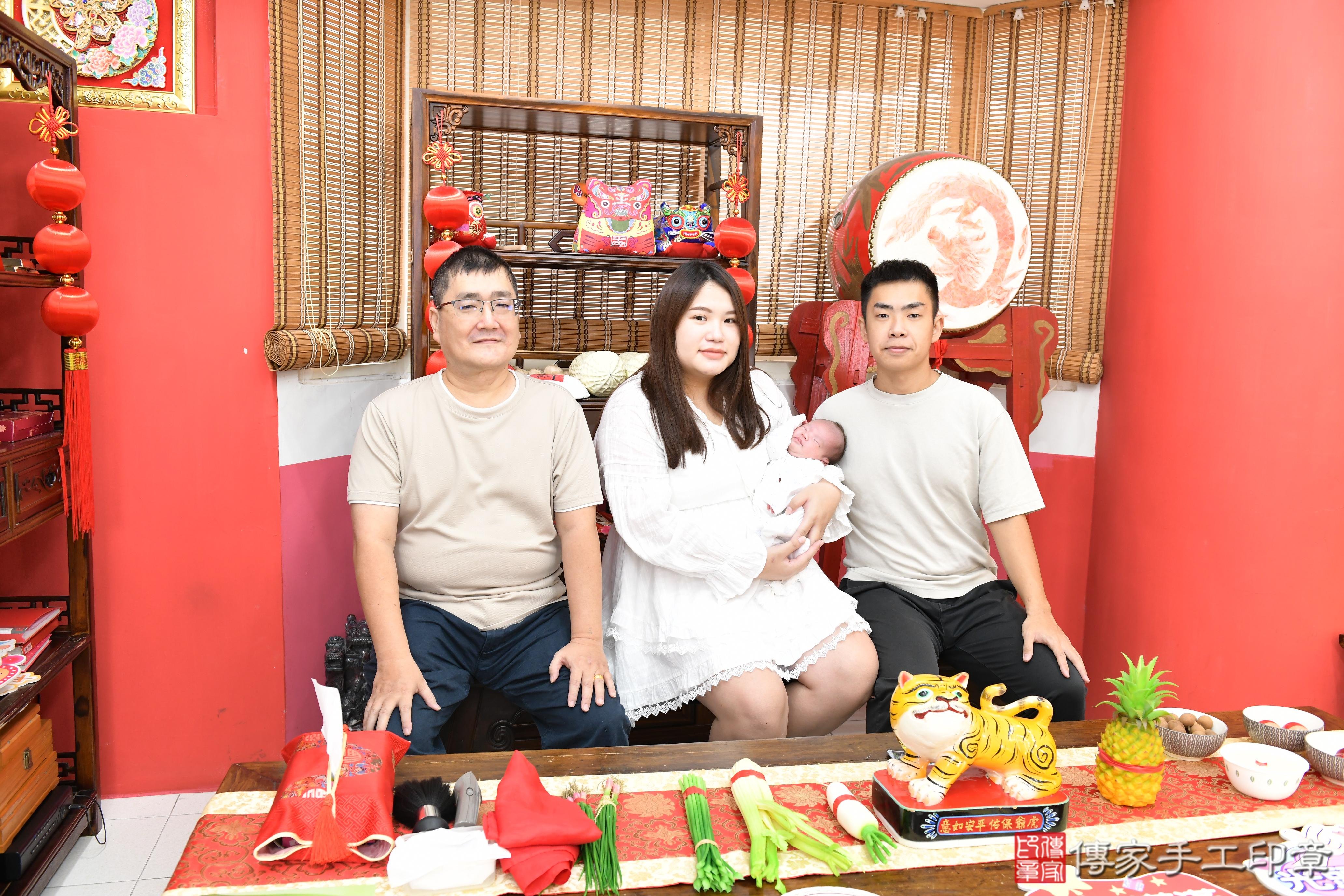 傳家手工印章高雄店、抓周、度脺、中國風會場、傳家嬰兒古禮、吉祥話、抓周道具物品24種、拍照。抓周證書。寶寶抓周、滿周歲、生日快樂、祝福 傳家手工印章高雄店、抓周、度脺、中國風會場、傳家嬰兒古禮、吉祥話、抓周道具物品24種、拍照。抓周證書。寶寶抓周、滿周歲、生日快樂、祝福