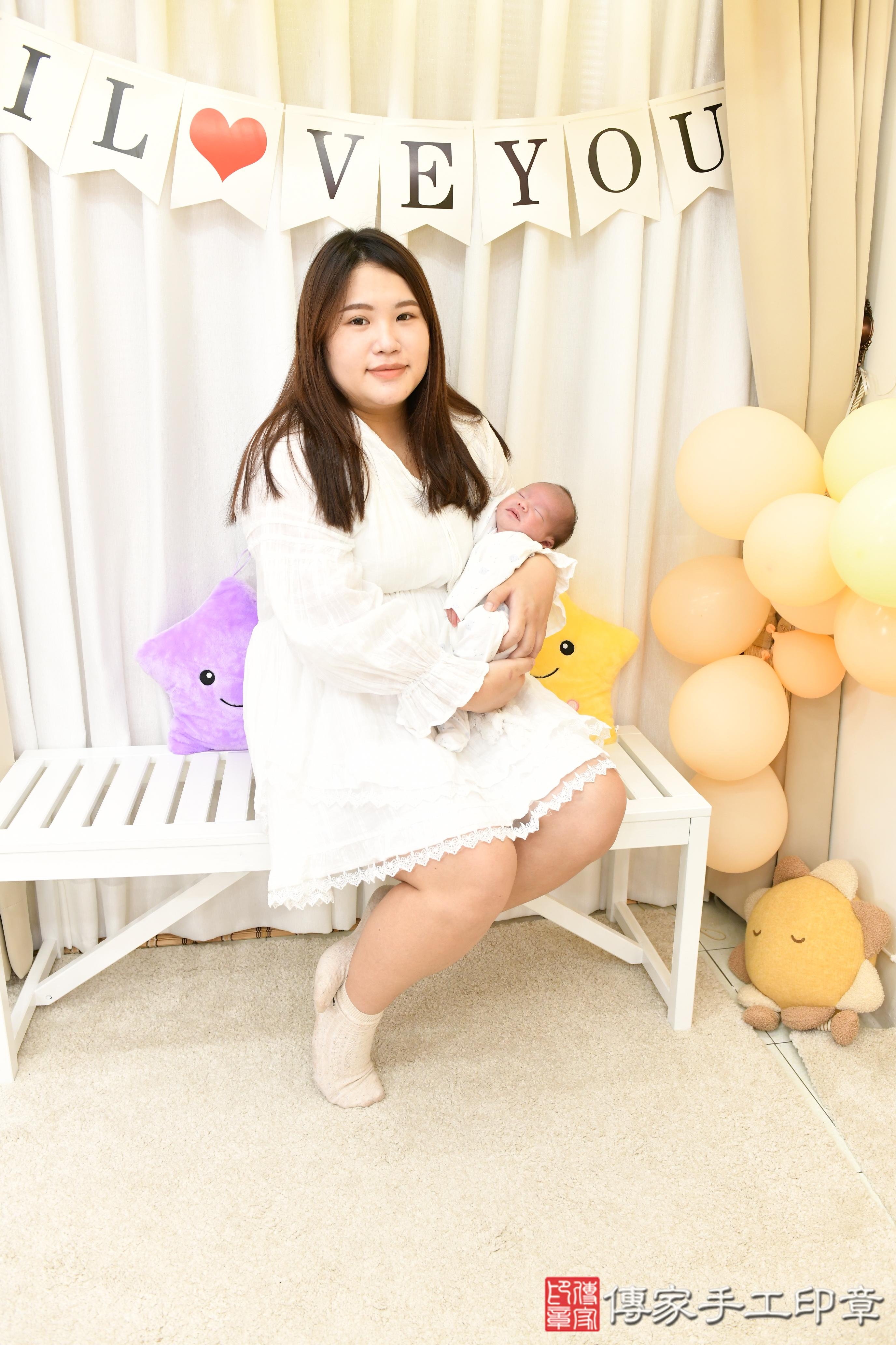 傳家手工印章高雄店、抓周、度脺、中國風會場、傳家嬰兒古禮、吉祥話、抓周道具物品24種、拍照。抓周證書。寶寶抓周、滿周歲、生日快樂、祝福 傳家手工印章高雄店、抓周、度脺、中國風會場、傳家嬰兒古禮、吉祥話、抓周道具物品24種、拍照。抓周證書。寶寶抓周、滿周歲、生日快樂、祝福