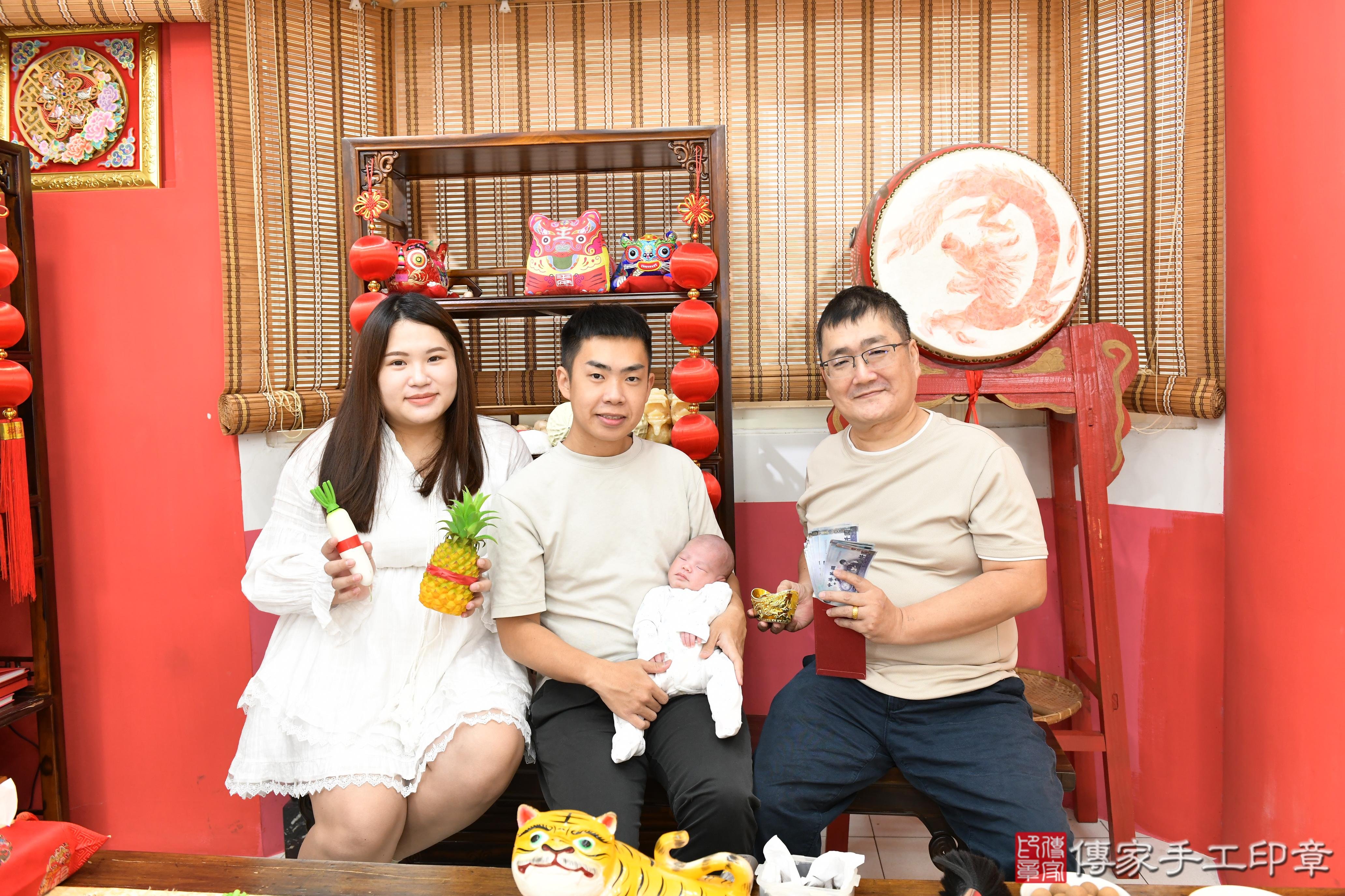 傳家手工印章高雄店、抓周、度脺、中國風會場、傳家嬰兒古禮、吉祥話、抓周道具物品24種、拍照。抓周證書。寶寶抓周、滿周歲、生日快樂、祝福 傳家手工印章高雄店、抓周、度脺、中國風會場、傳家嬰兒古禮、吉祥話、抓周道具物品24種、拍照。抓周證書。寶寶抓周、滿周歲、生日快樂、祝福