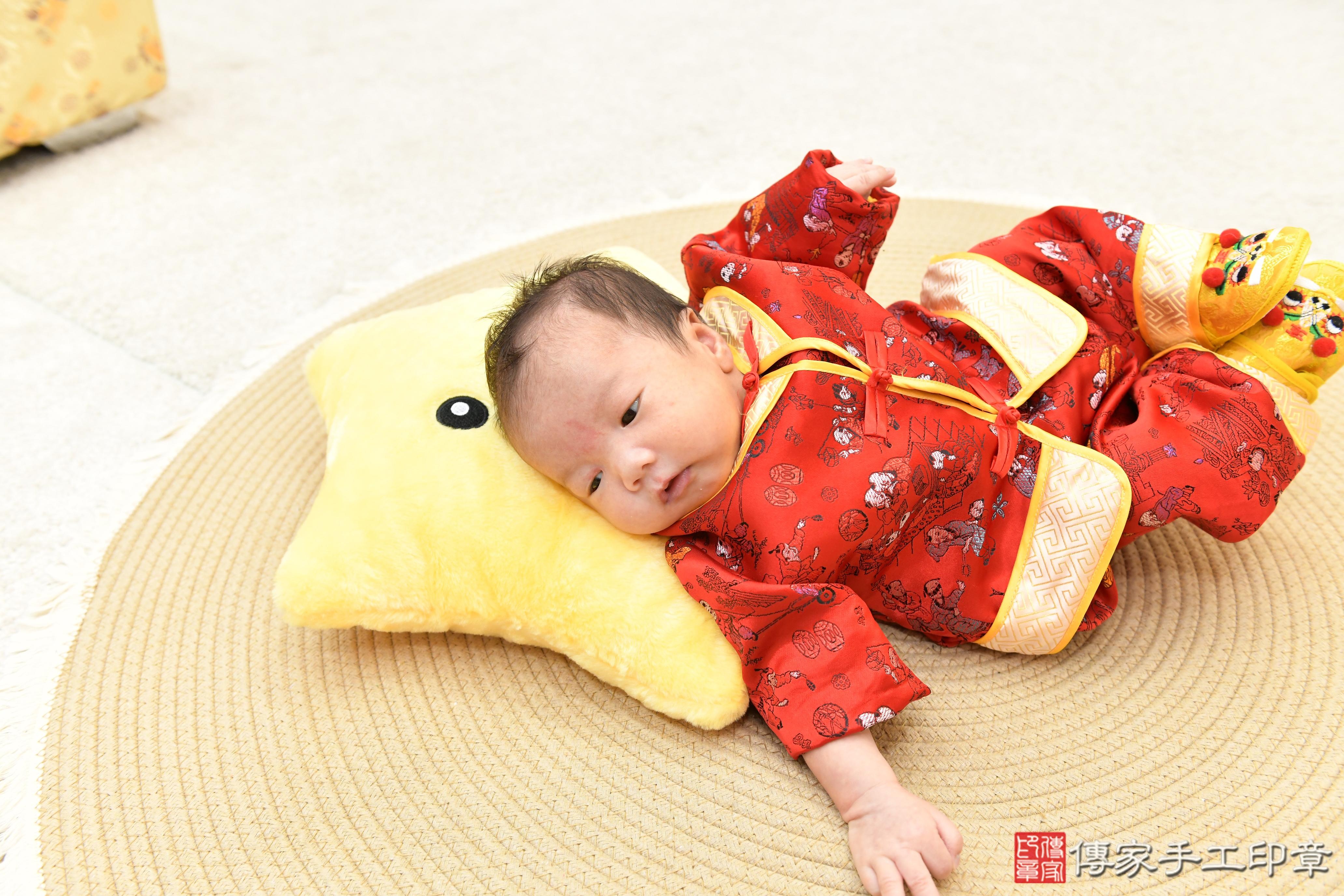 傳家手工印章高雄店、抓周、度脺、中國風會場、傳家嬰兒古禮、吉祥話、抓周道具物品24種、拍照。抓周證書。寶寶抓周、滿周歲、生日快樂、祝福