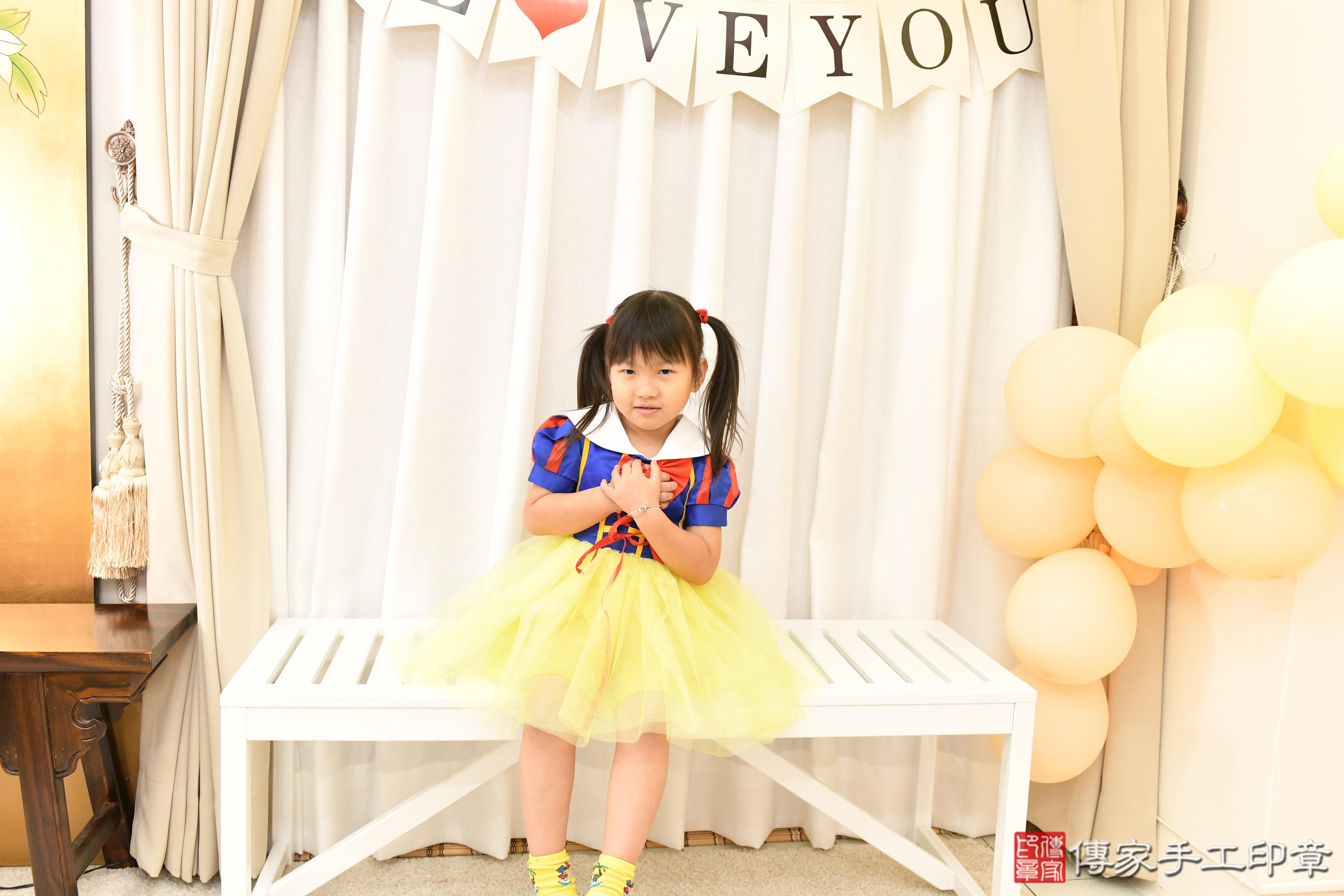 傳家手工印章高雄店、抓周、度脺、中國風會場、傳家嬰兒古禮、吉祥話、抓周道具物品24種、拍照。抓周證書。寶寶抓周、滿周歲、生日快樂、祝福