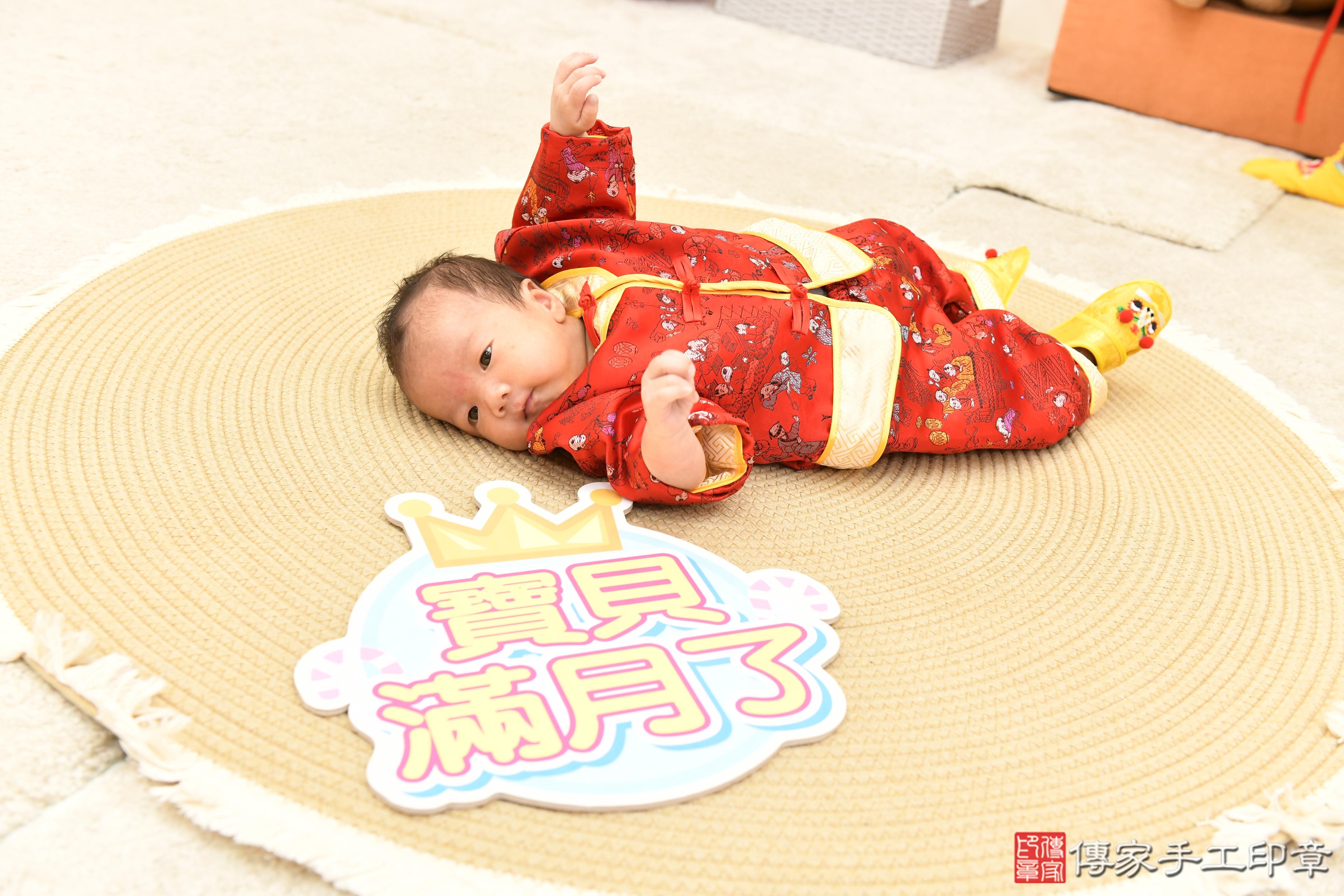 傳家手工印章高雄店、抓周、度脺、中國風會場、傳家嬰兒古禮、吉祥話、抓周道具物品24種、拍照。抓周證書。寶寶抓周、滿周歲、生日快樂、祝福