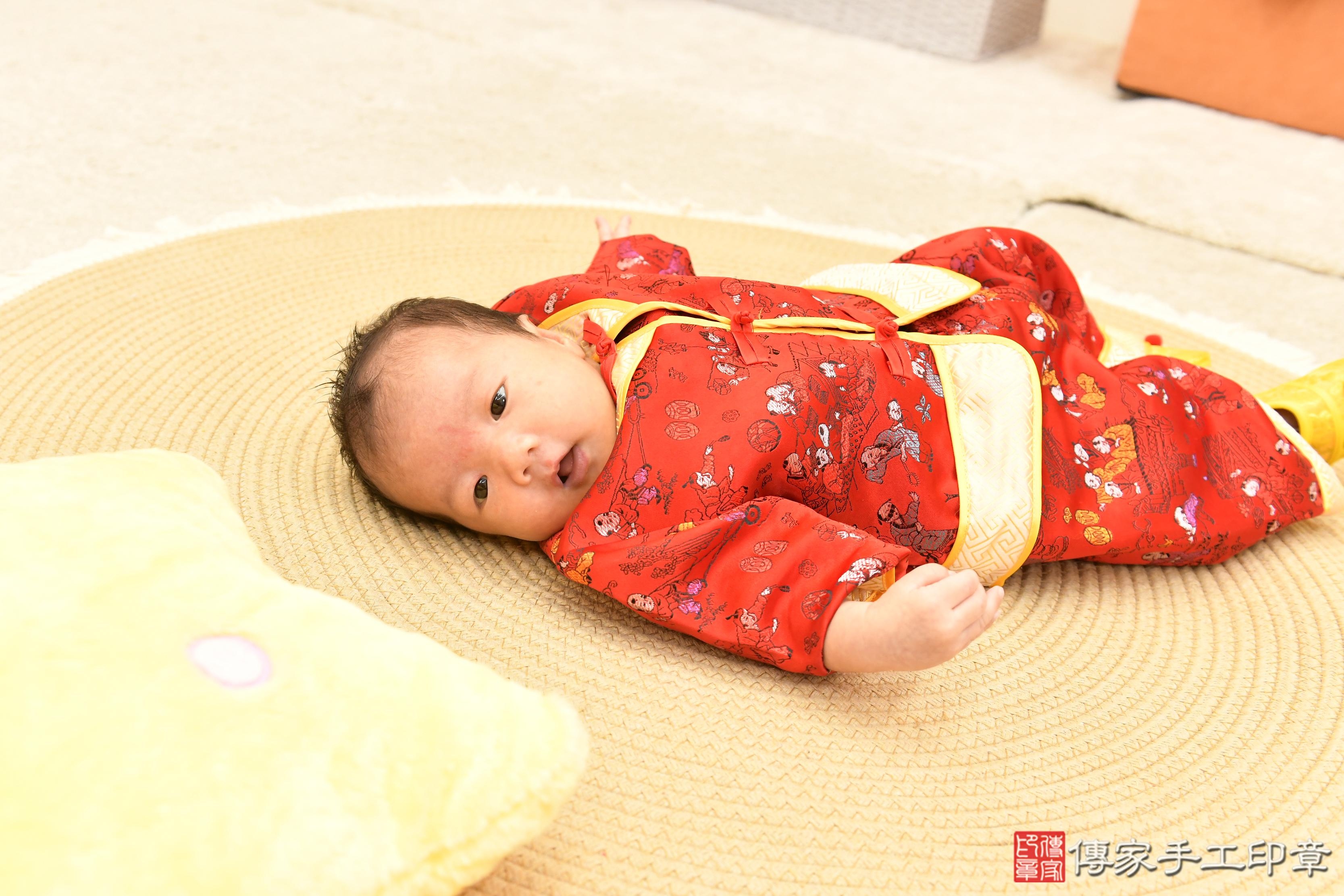 傳家手工印章高雄店、抓周、度脺、中國風會場、傳家嬰兒古禮、吉祥話、抓周道具物品24種、拍照。抓周證書。寶寶抓周、滿周歲、生日快樂、祝福