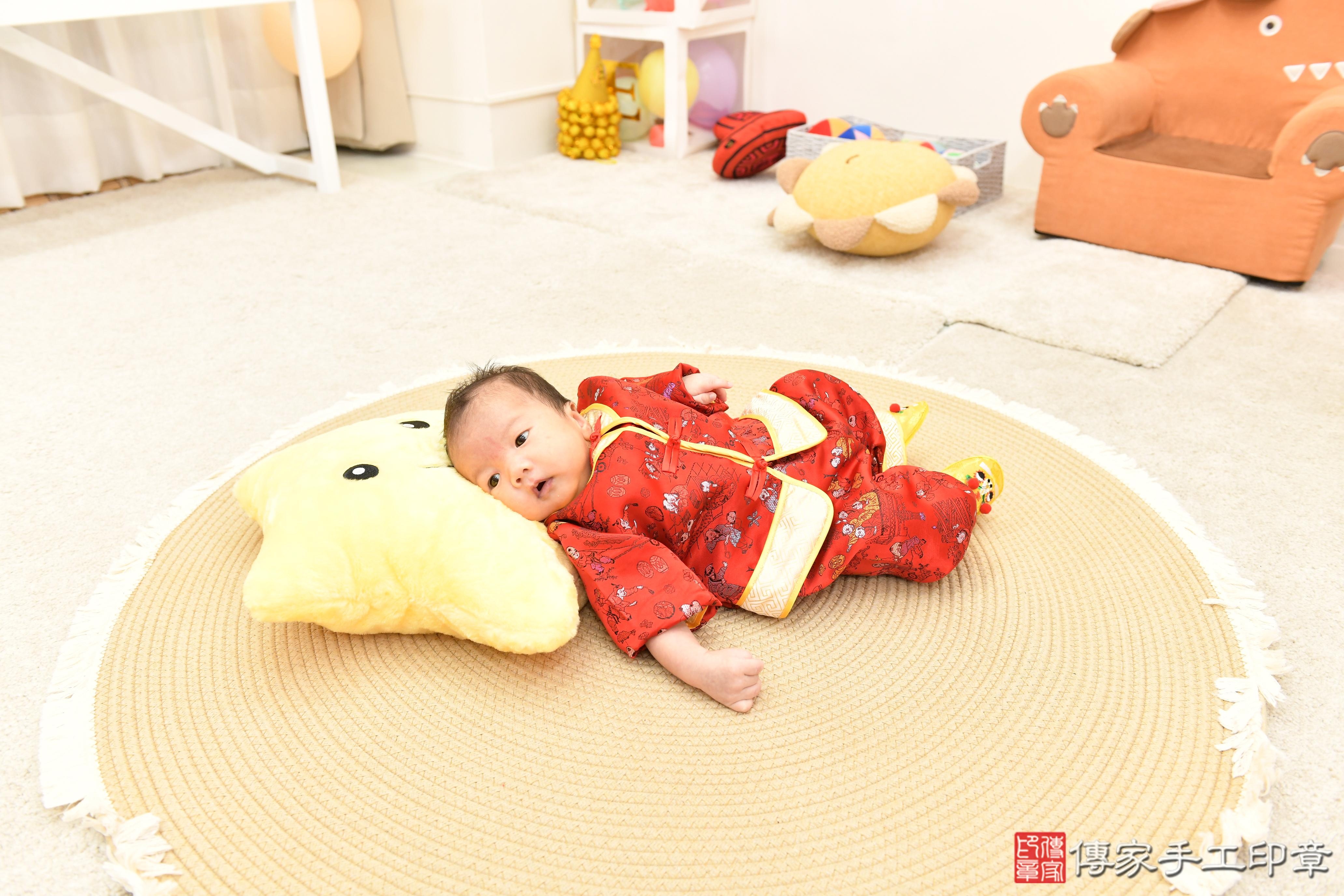 傳家手工印章高雄店、抓周、度脺、中國風會場、傳家嬰兒古禮、吉祥話、抓周道具物品24種、拍照。抓周證書。寶寶抓周、滿周歲、生日快樂、祝福