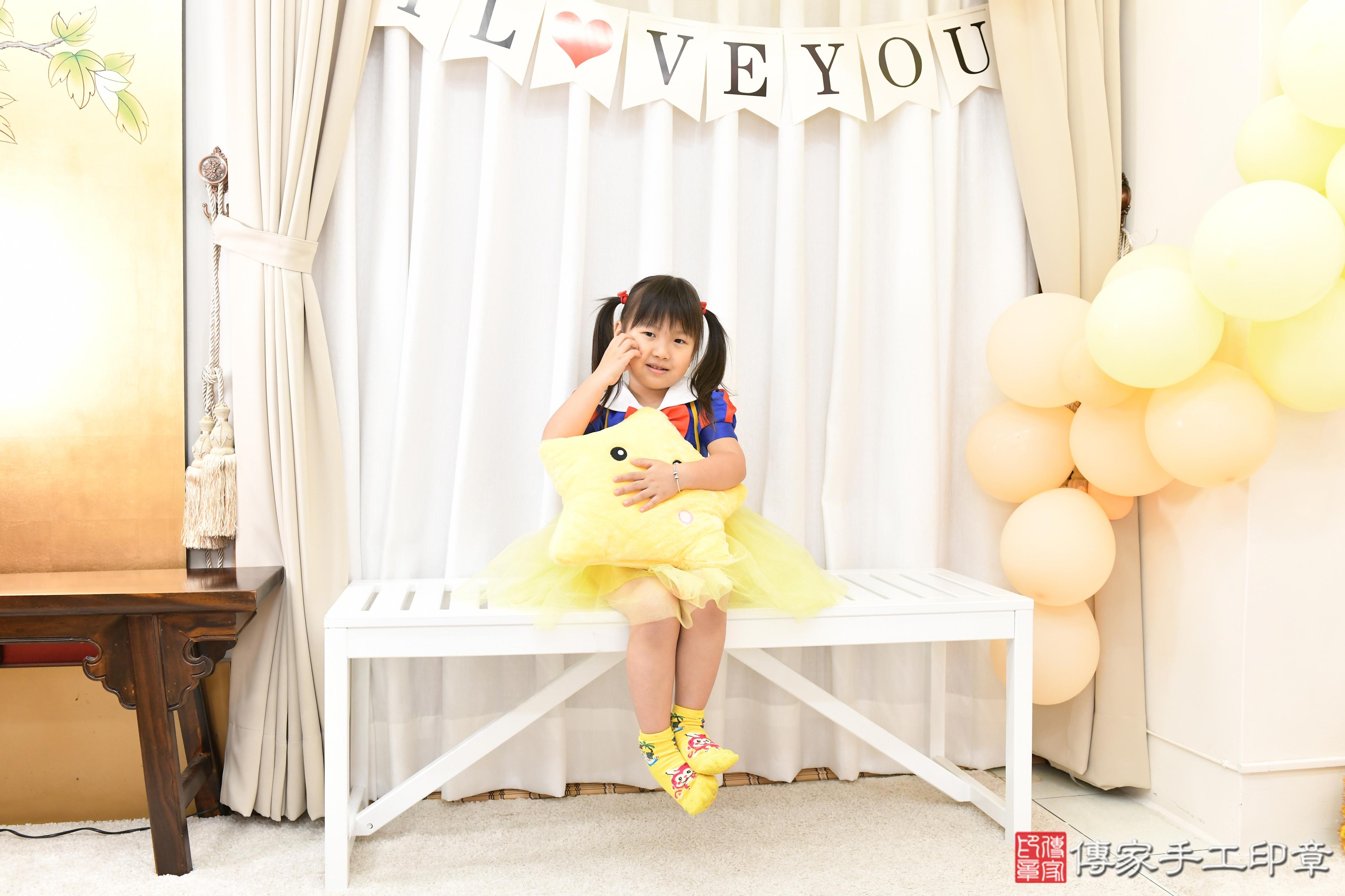 傳家手工印章高雄店、抓周、度脺、中國風會場、傳家嬰兒古禮、吉祥話、抓周道具物品24種、拍照。抓周證書。寶寶抓周、滿周歲、生日快樂、祝福