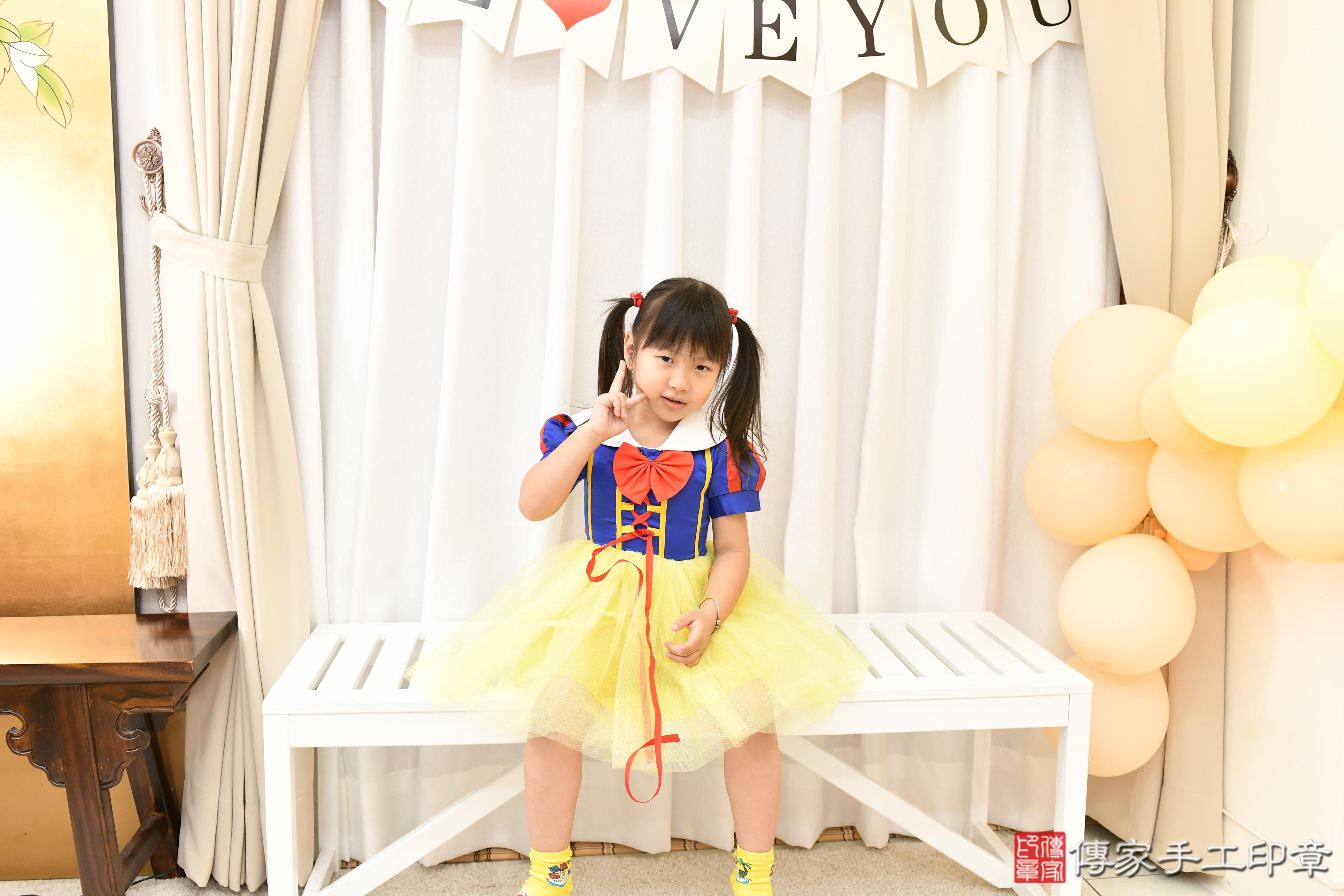 傳家手工印章高雄店、抓周、度脺、中國風會場、傳家嬰兒古禮、吉祥話、抓周道具物品24種、拍照。抓周證書。寶寶抓周、滿周歲、生日快樂、祝福