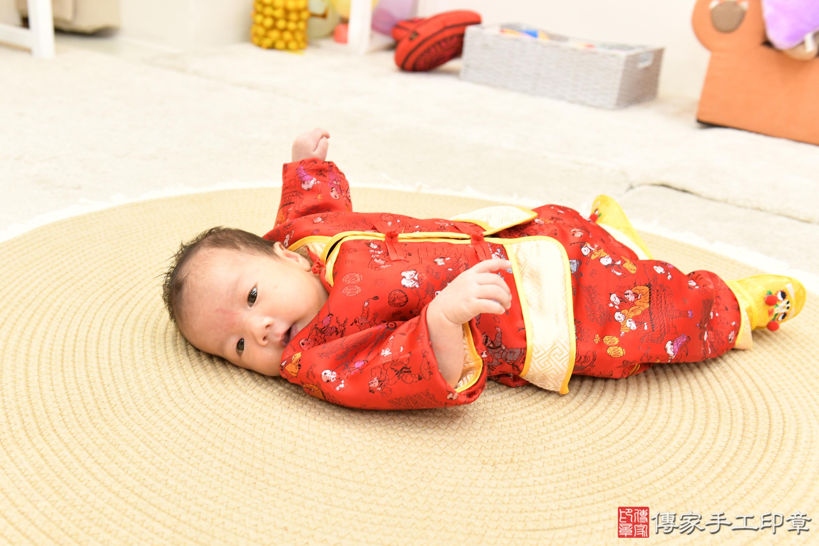 傳家手工印章高雄店、抓周、度脺、中國風會場、傳家嬰兒古禮、吉祥話、抓周道具物品24種、拍照。抓周證書。寶寶抓周、滿周歲、生日快樂、祝福