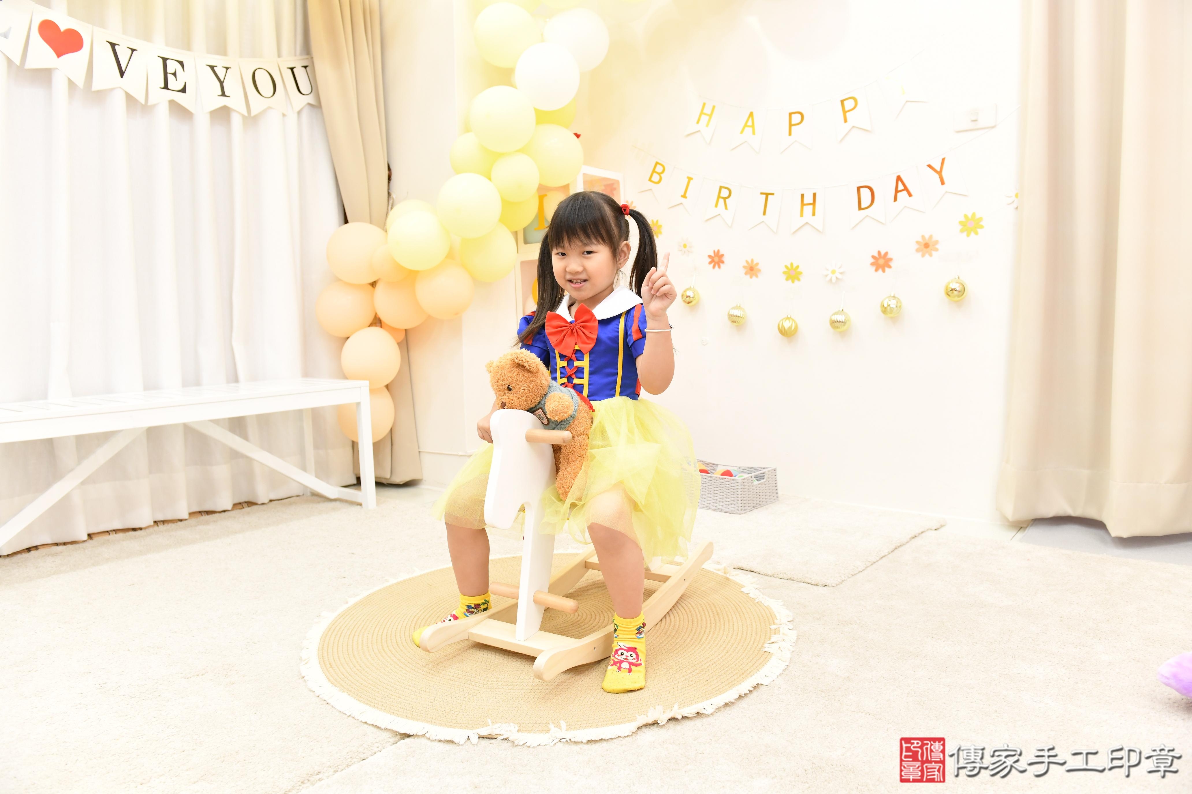 傳家手工印章高雄店、抓周、度脺、中國風會場、傳家嬰兒古禮、吉祥話、抓周道具物品24種、拍照。抓周證書。寶寶抓周、滿周歲、生日快樂、祝福