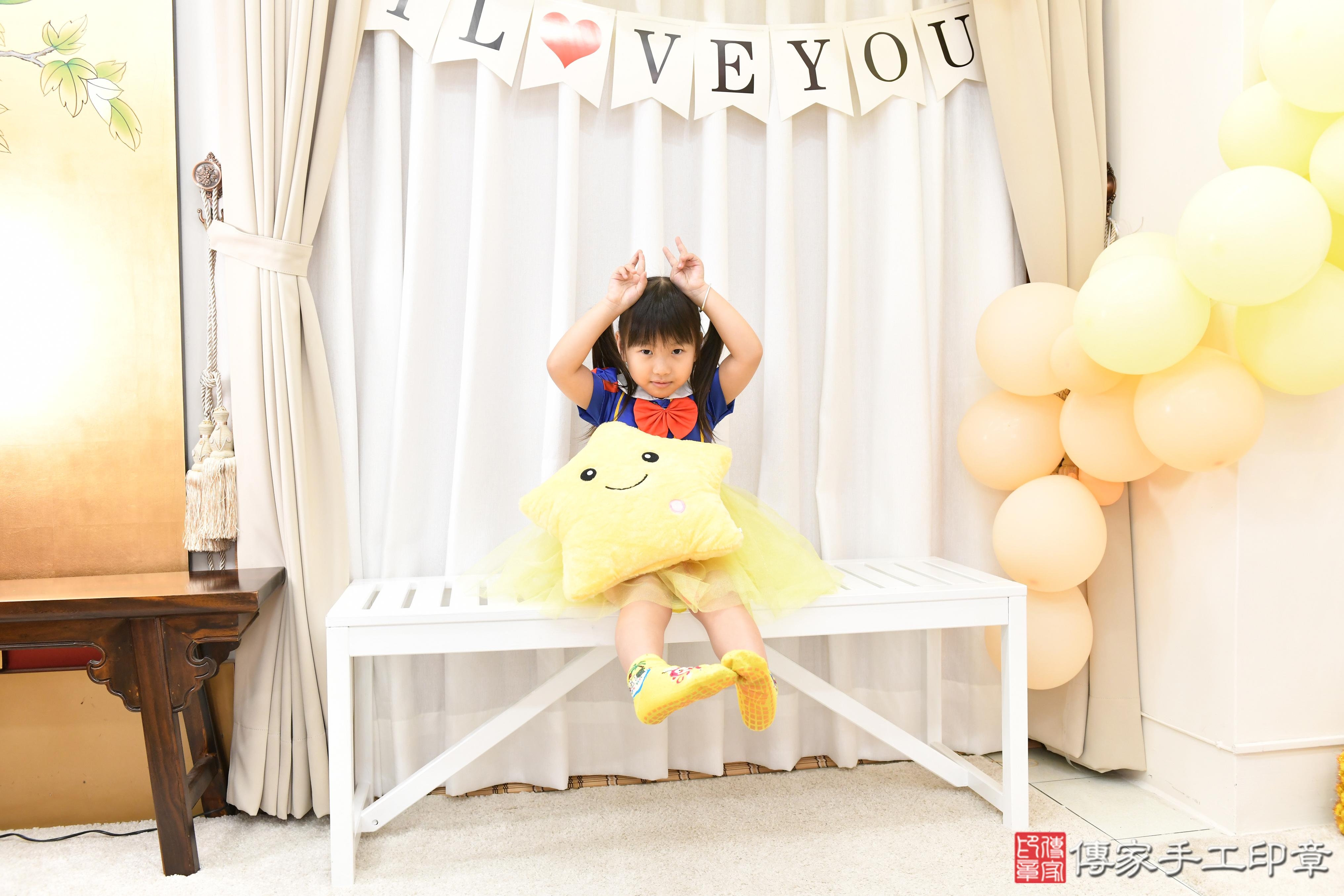 傳家手工印章高雄店、抓周、度脺、中國風會場、傳家嬰兒古禮、吉祥話、抓周道具物品24種、拍照。抓周證書。寶寶抓周、滿周歲、生日快樂、祝福