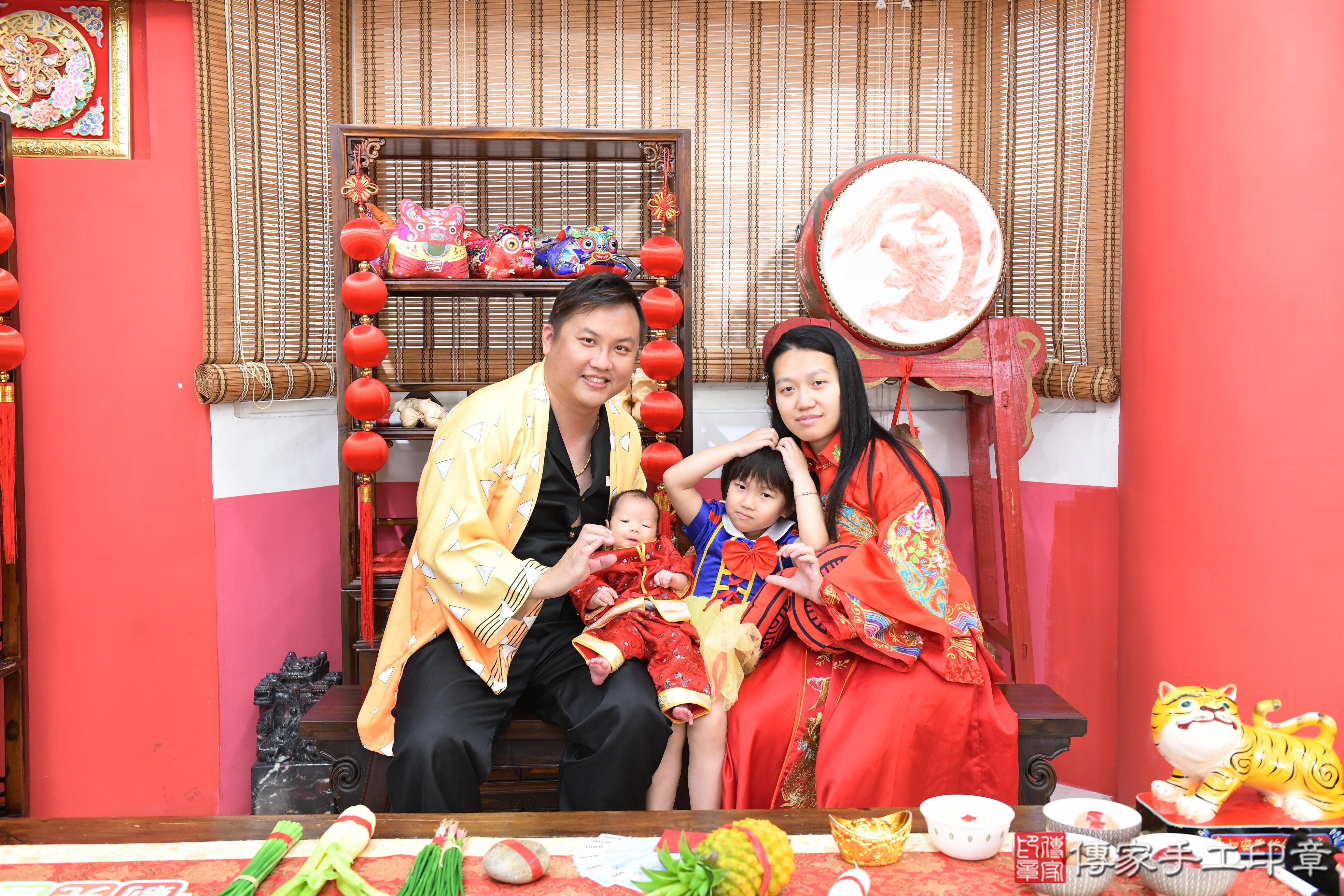 傳家手工印章高雄店、抓周、度脺、中國風會場、傳家嬰兒古禮、吉祥話、抓周道具物品24種、拍照。抓周證書。寶寶抓周、滿周歲、生日快樂、祝福