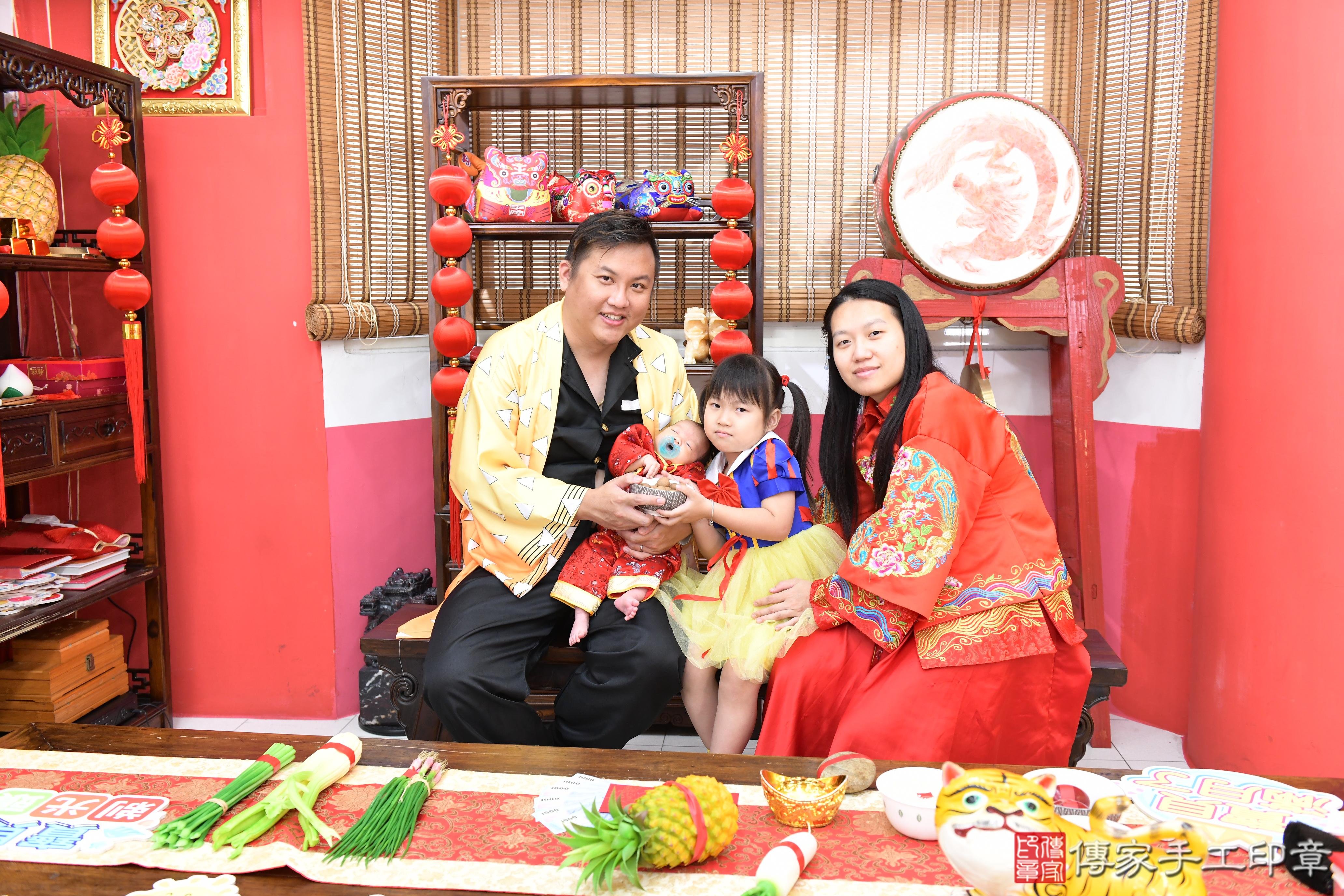 傳家手工印章高雄店、抓周、度脺、中國風會場、傳家嬰兒古禮、吉祥話、抓周道具物品24種、拍照。抓周證書。寶寶抓周、滿周歲、生日快樂、祝福