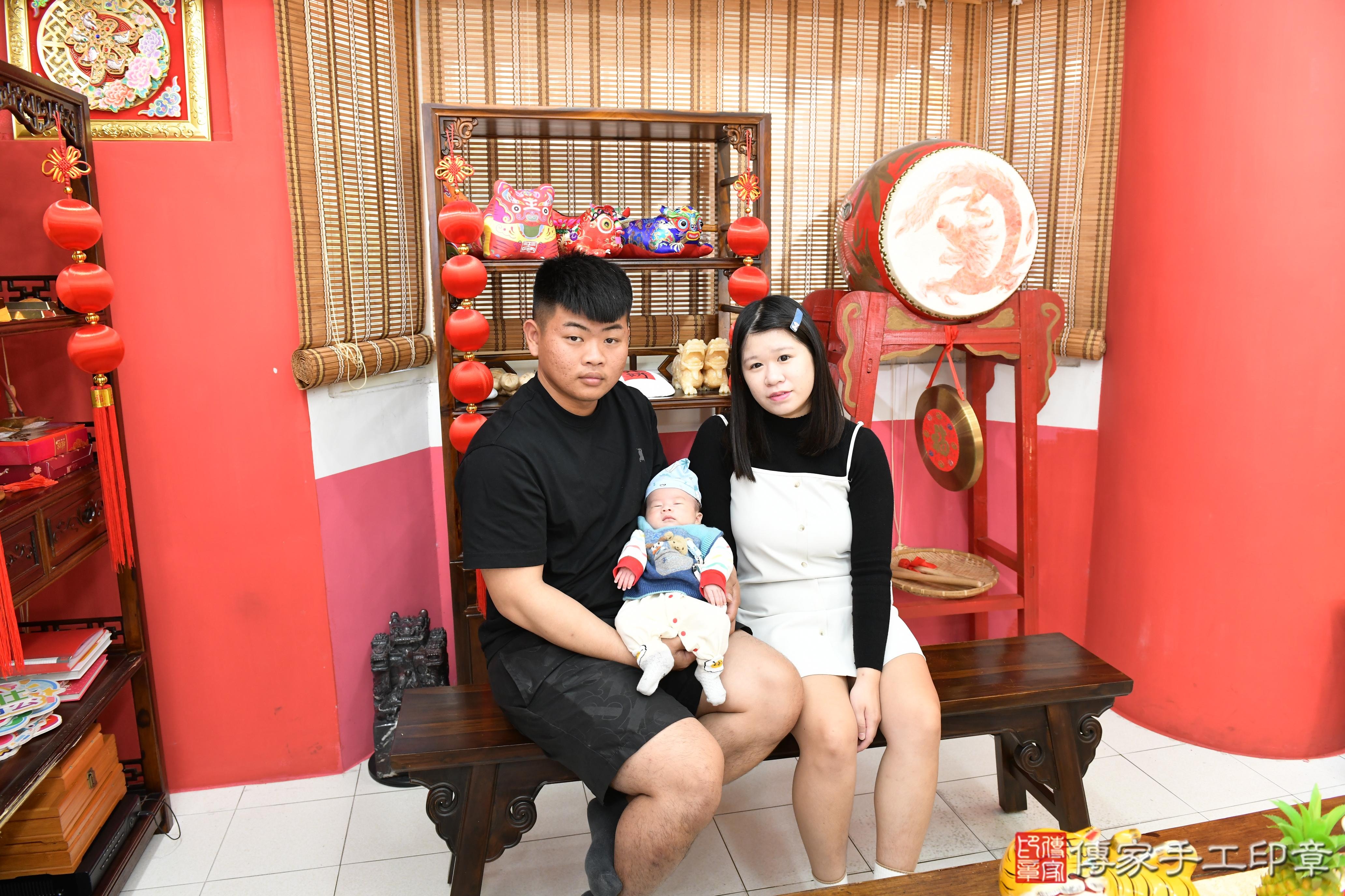 傳家手工印章高雄店、抓周、度脺、中國風會場、傳家嬰兒古禮、吉祥話、抓周道具物品24種、拍照。抓周證書。寶寶抓周、滿周歲、生日快樂、祝福