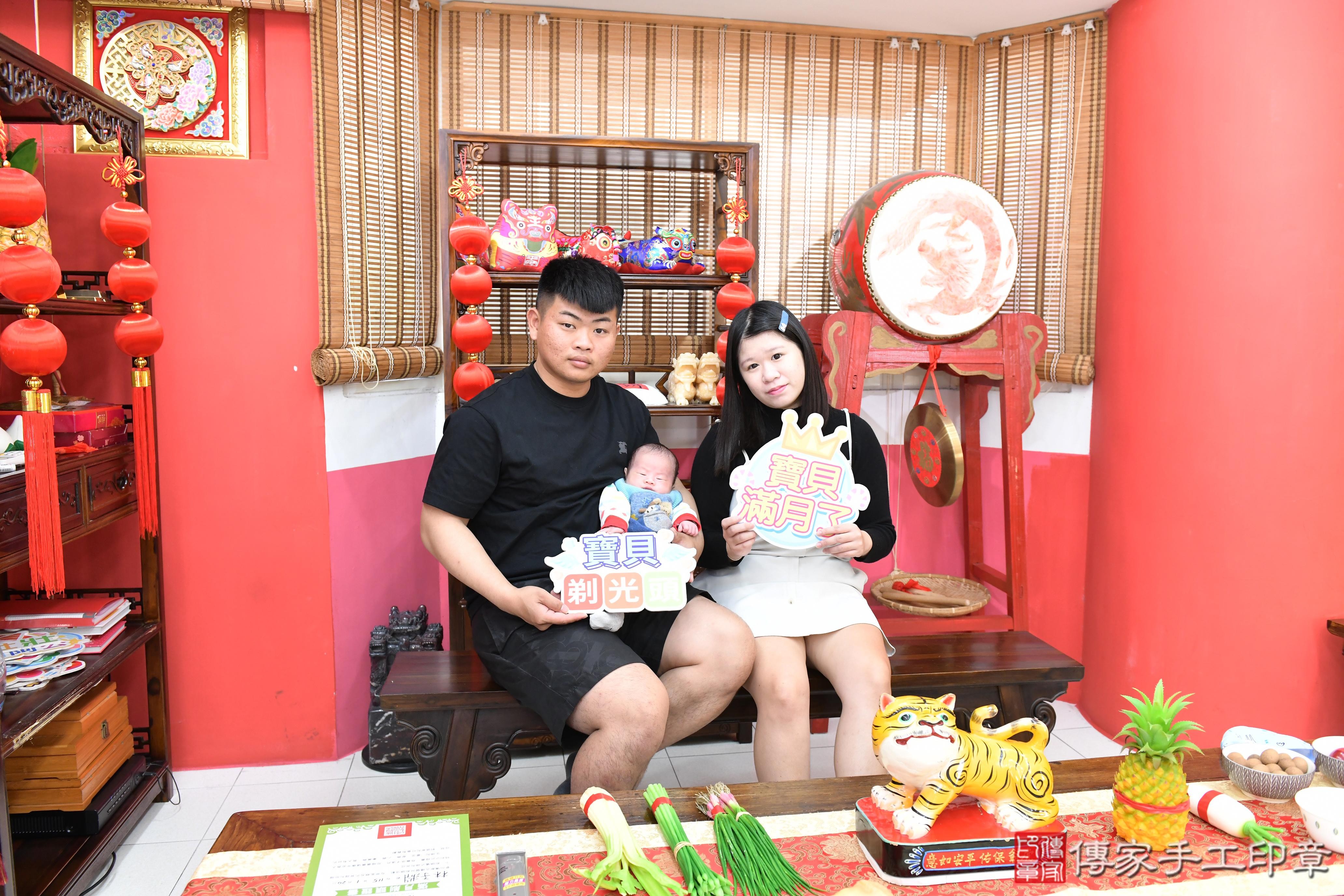 傳家手工印章高雄店、抓周、度脺、中國風會場、傳家嬰兒古禮、吉祥話、抓周道具物品24種、拍照。抓周證書。寶寶抓周、滿周歲、生日快樂、祝福