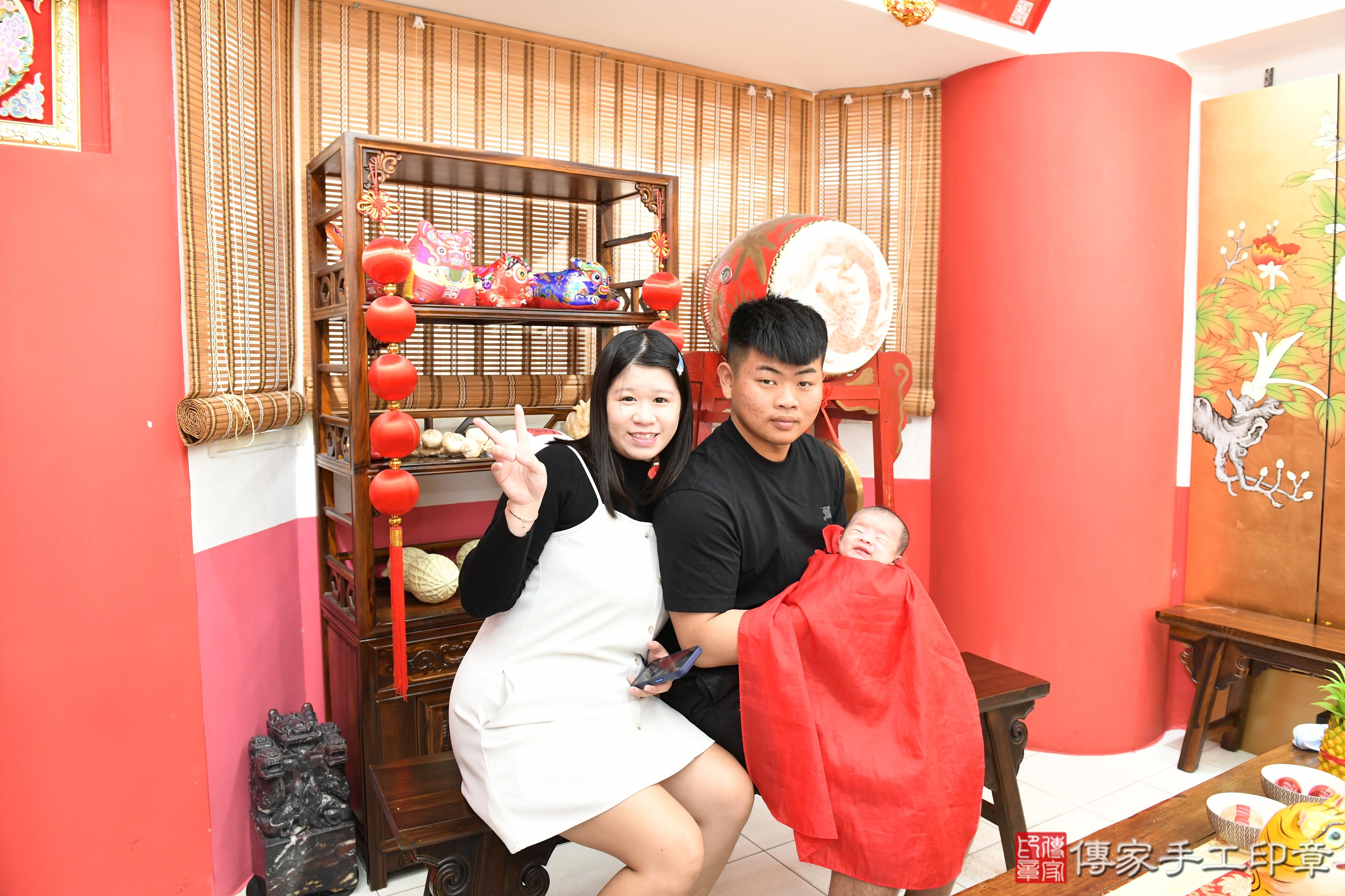 傳家手工印章高雄店、抓周、度脺、中國風會場、傳家嬰兒古禮、吉祥話、抓周道具物品24種、拍照。抓周證書。寶寶抓周、滿周歲、生日快樂、祝福