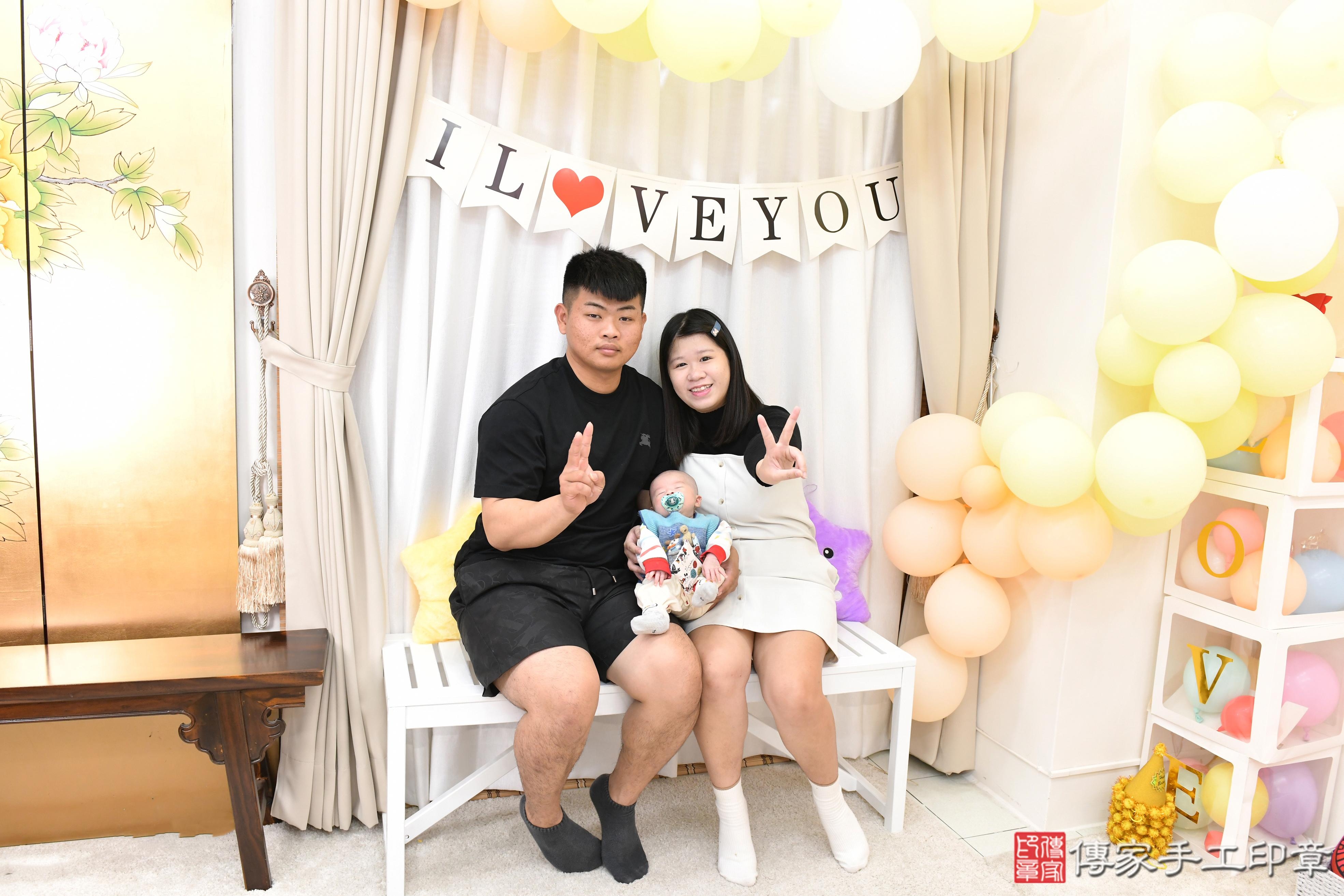 傳家手工印章高雄店、抓周、度脺、中國風會場、傳家嬰兒古禮、吉祥話、抓周道具物品24種、拍照。抓周證書。寶寶抓周、滿周歲、生日快樂、祝福