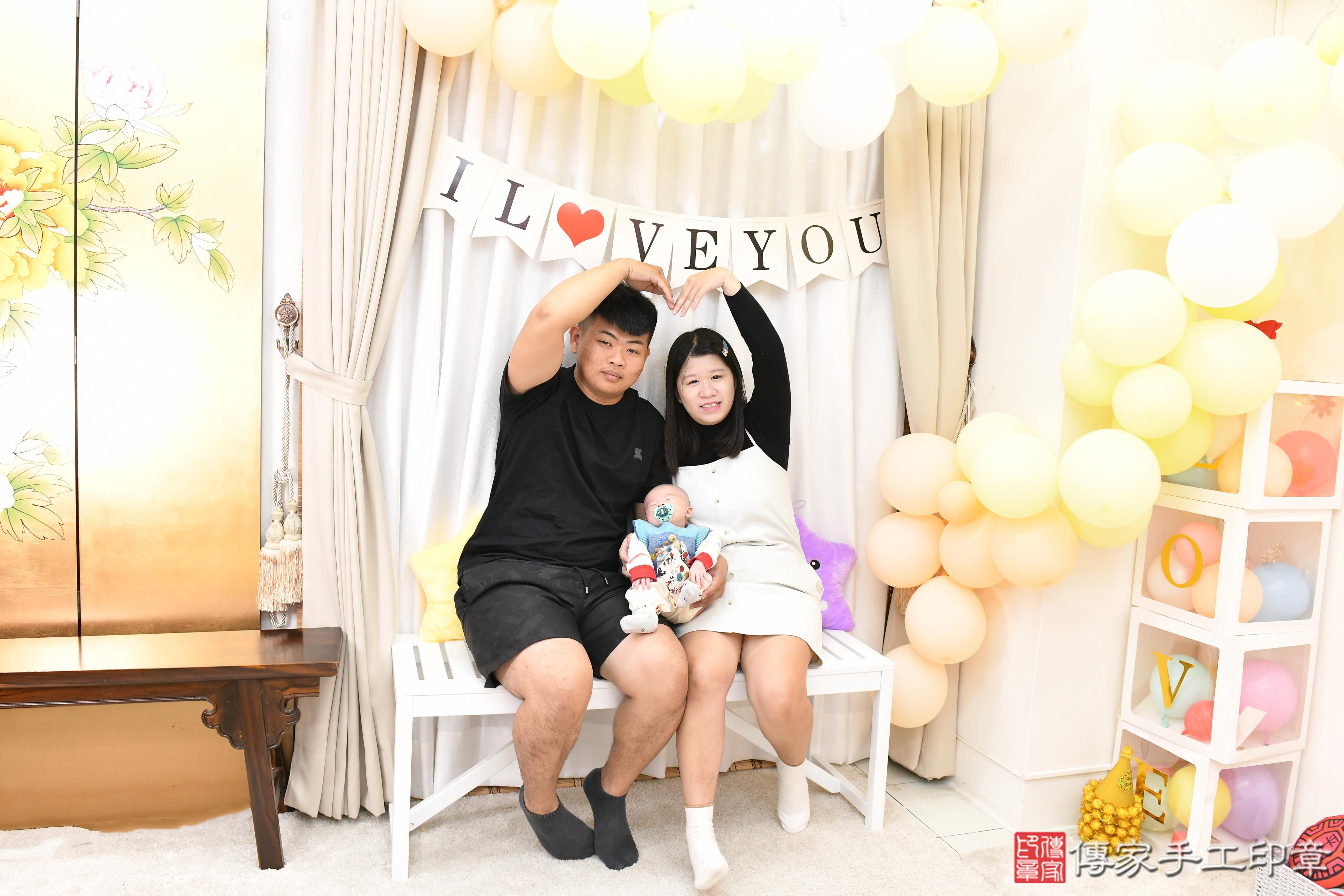 傳家手工印章高雄店、抓周、度脺、中國風會場、傳家嬰兒古禮、吉祥話、抓周道具物品24種、拍照。抓周證書。寶寶抓周、滿周歲、生日快樂、祝福