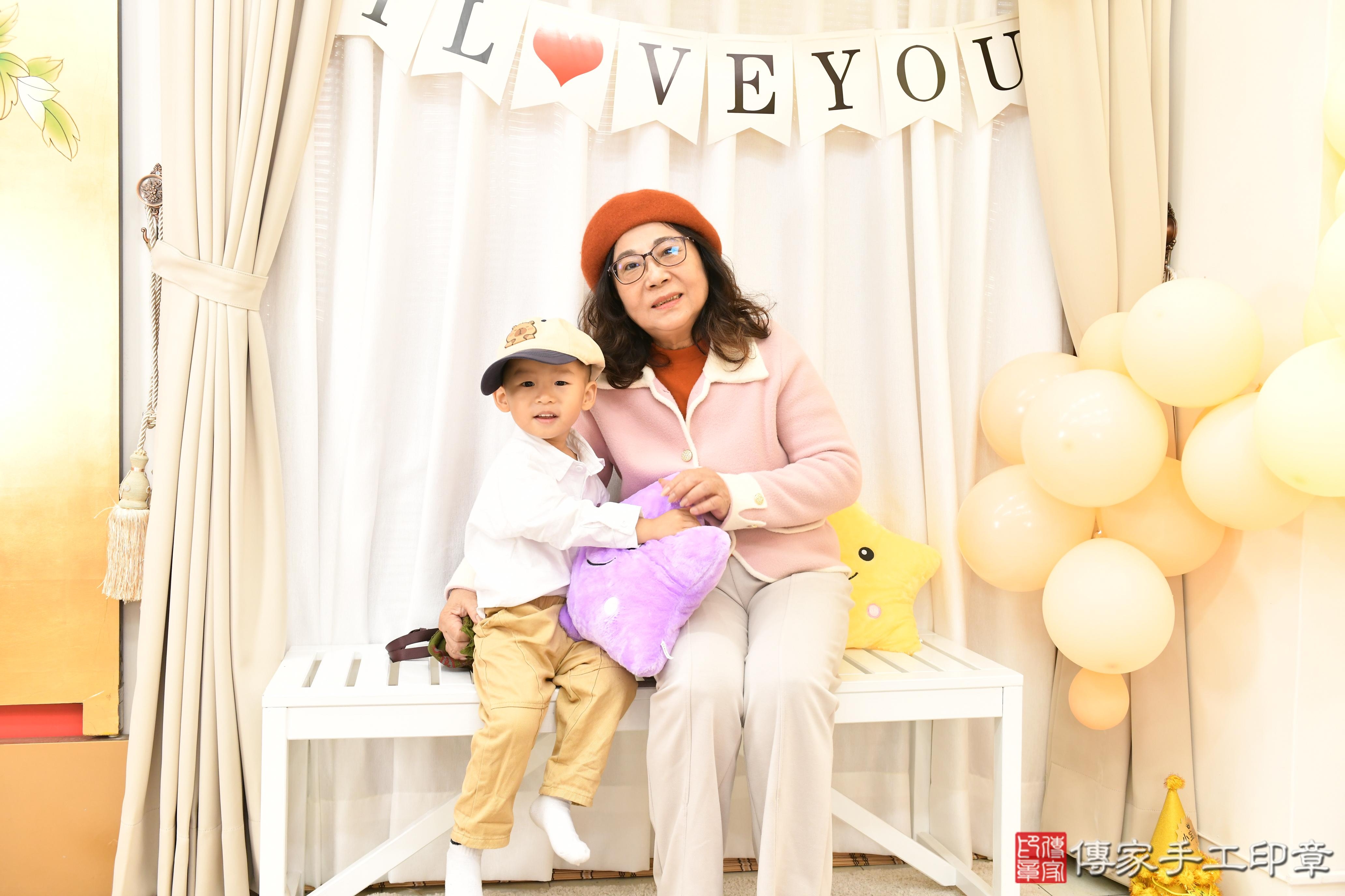 傳家手工印章高雄店、抓周、度脺、中國風會場、傳家嬰兒古禮、吉祥話、抓周道具物品24種、拍照。抓周證書。寶寶抓周、滿周歲、生日快樂、祝福 傳家手工印章高雄店、抓周、度脺、中國風會場、傳家嬰兒古禮、吉祥話、抓周道具物品24種、拍照。抓周證書。寶寶抓周、滿周歲、生日快樂、祝福