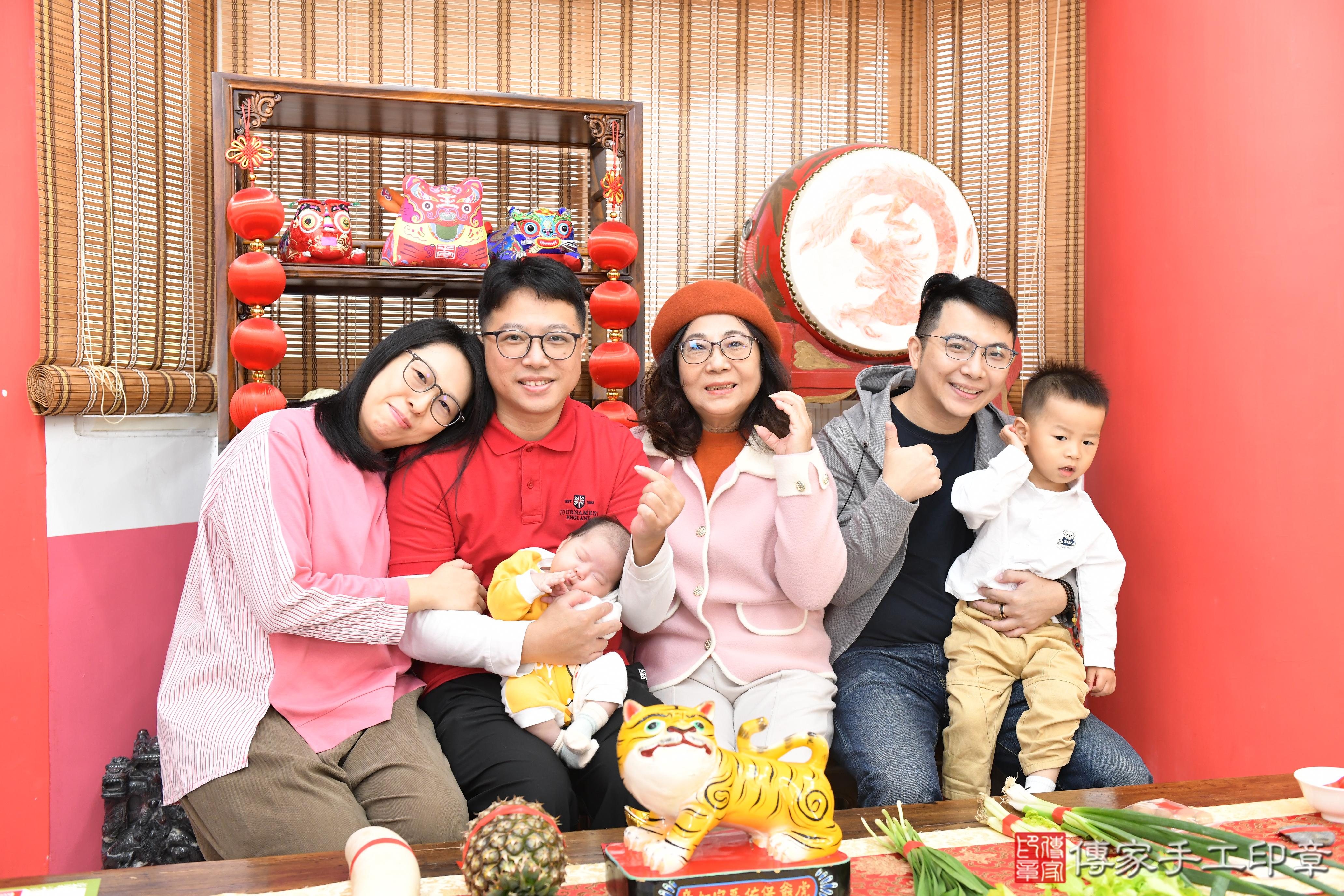 傳家手工印章高雄店、抓周、度脺、中國風會場、傳家嬰兒古禮、吉祥話、抓周道具物品24種、拍照。抓周證書。寶寶抓周、滿周歲、生日快樂、祝福 傳家手工印章高雄店、抓周、度脺、中國風會場、傳家嬰兒古禮、吉祥話、抓周道具物品24種、拍照。抓周證書。寶寶抓周、滿周歲、生日快樂、祝福