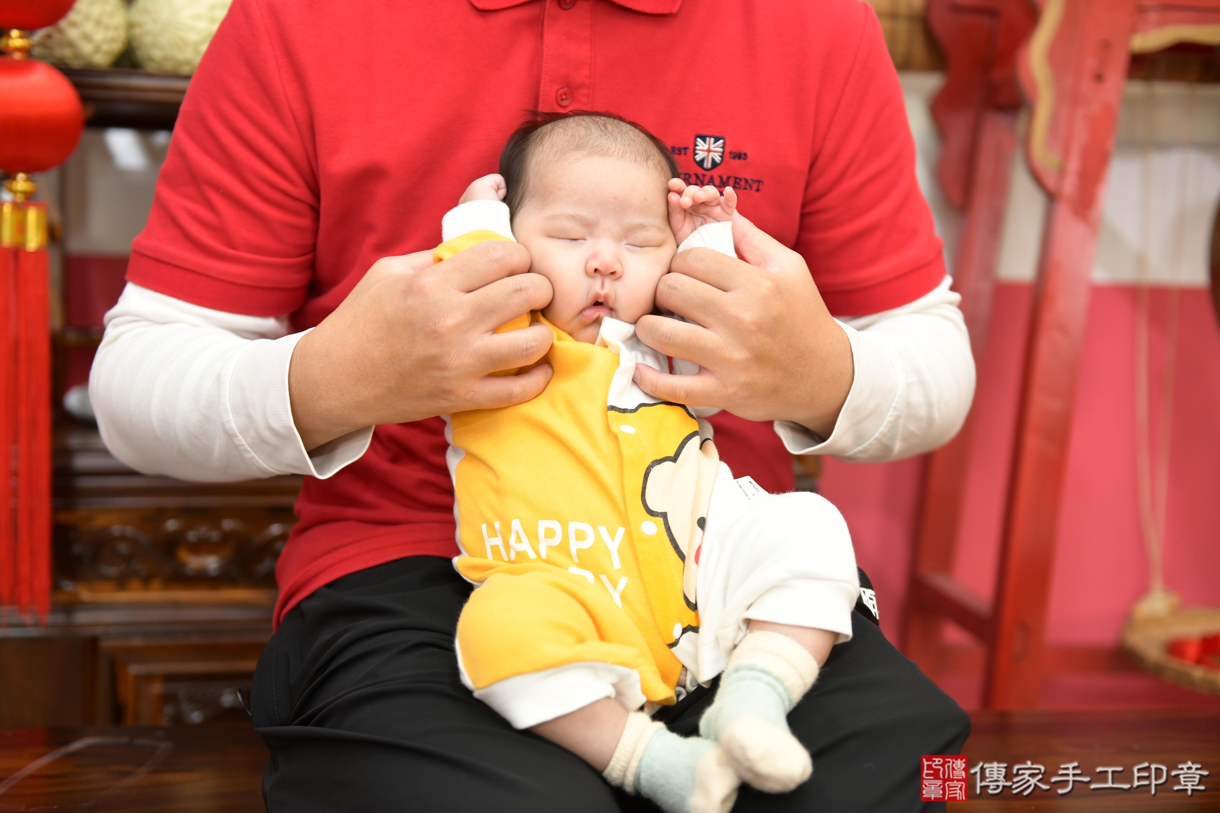 傳家手工印章高雄店、抓周、度脺、中國風會場、傳家嬰兒古禮、吉祥話、抓周道具物品24種、拍照。抓周證書。寶寶抓周、滿周歲、生日快樂、祝福 傳家手工印章高雄店、抓周、度脺、中國風會場、傳家嬰兒古禮、吉祥話、抓周道具物品24種、拍照。抓周證書。寶寶抓周、滿周歲、生日快樂、祝福