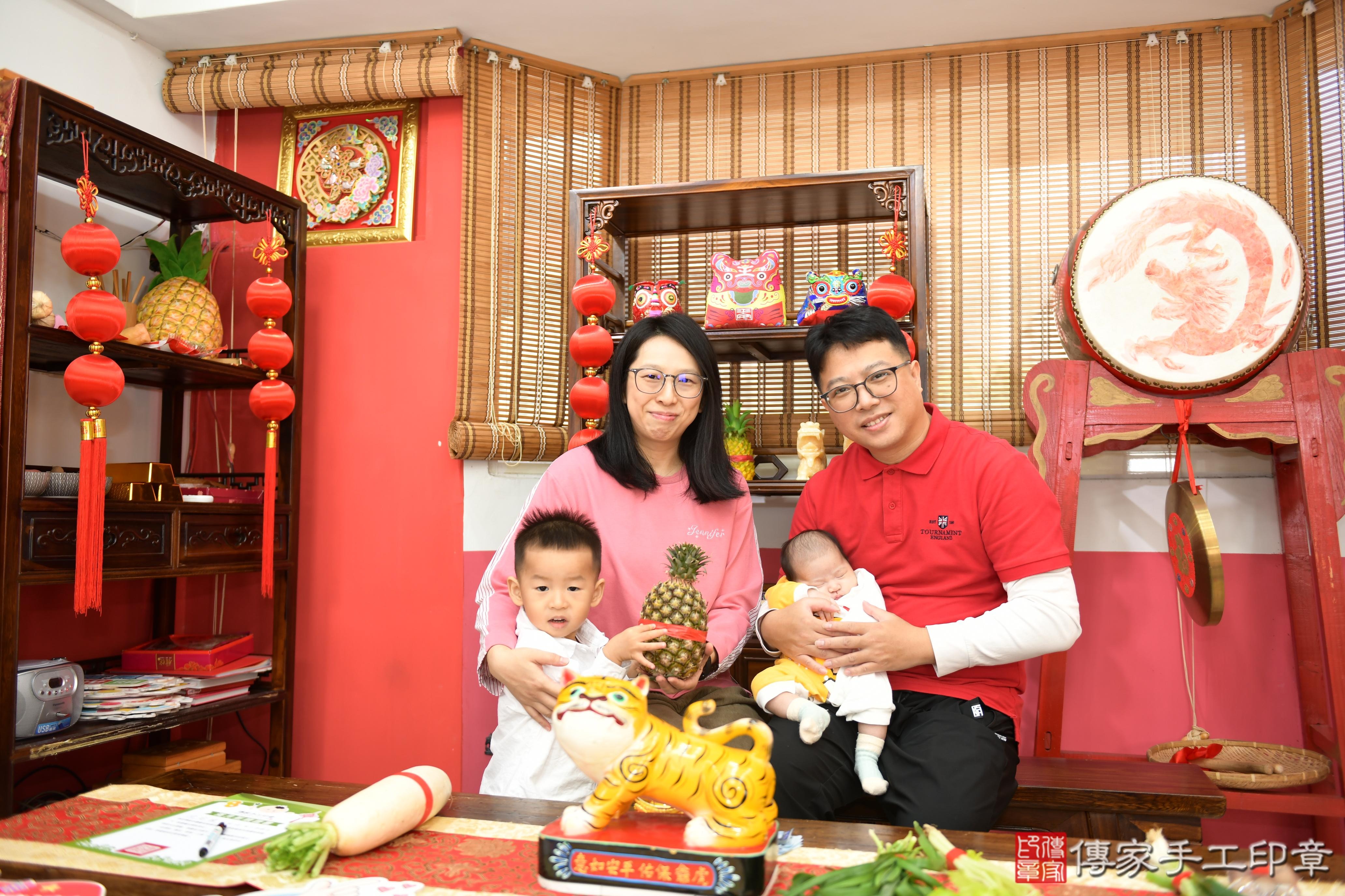 傳家手工印章高雄店、抓周、度脺、中國風會場、傳家嬰兒古禮、吉祥話、抓周道具物品24種、拍照。抓周證書。寶寶抓周、滿周歲、生日快樂、祝福