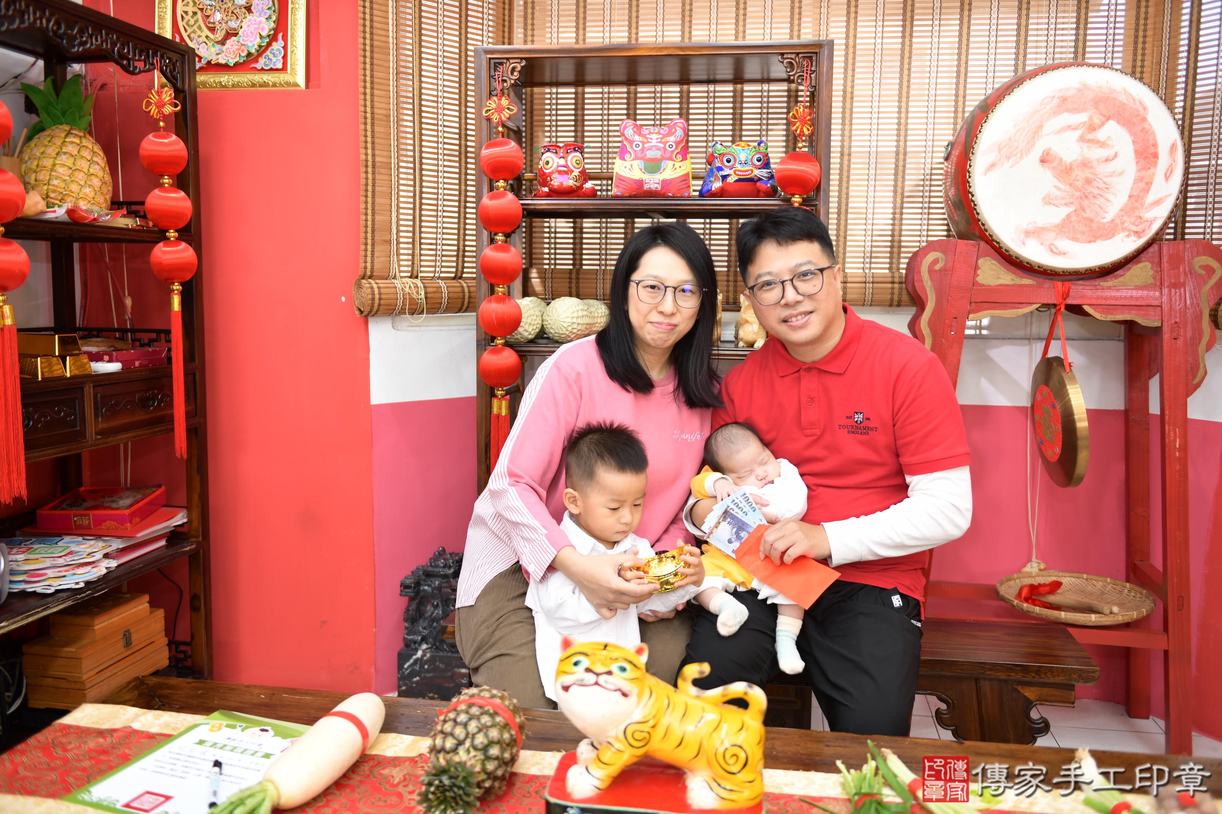 傳家手工印章高雄店、抓周、度脺、中國風會場、傳家嬰兒古禮、吉祥話、抓周道具物品24種、拍照。抓周證書。寶寶抓周、滿周歲、生日快樂、祝福 傳家手工印章高雄店、抓周、度脺、中國風會場、傳家嬰兒古禮、吉祥話、抓周道具物品24種、拍照。抓周證書。寶寶抓周、滿周歲、生日快樂、祝福