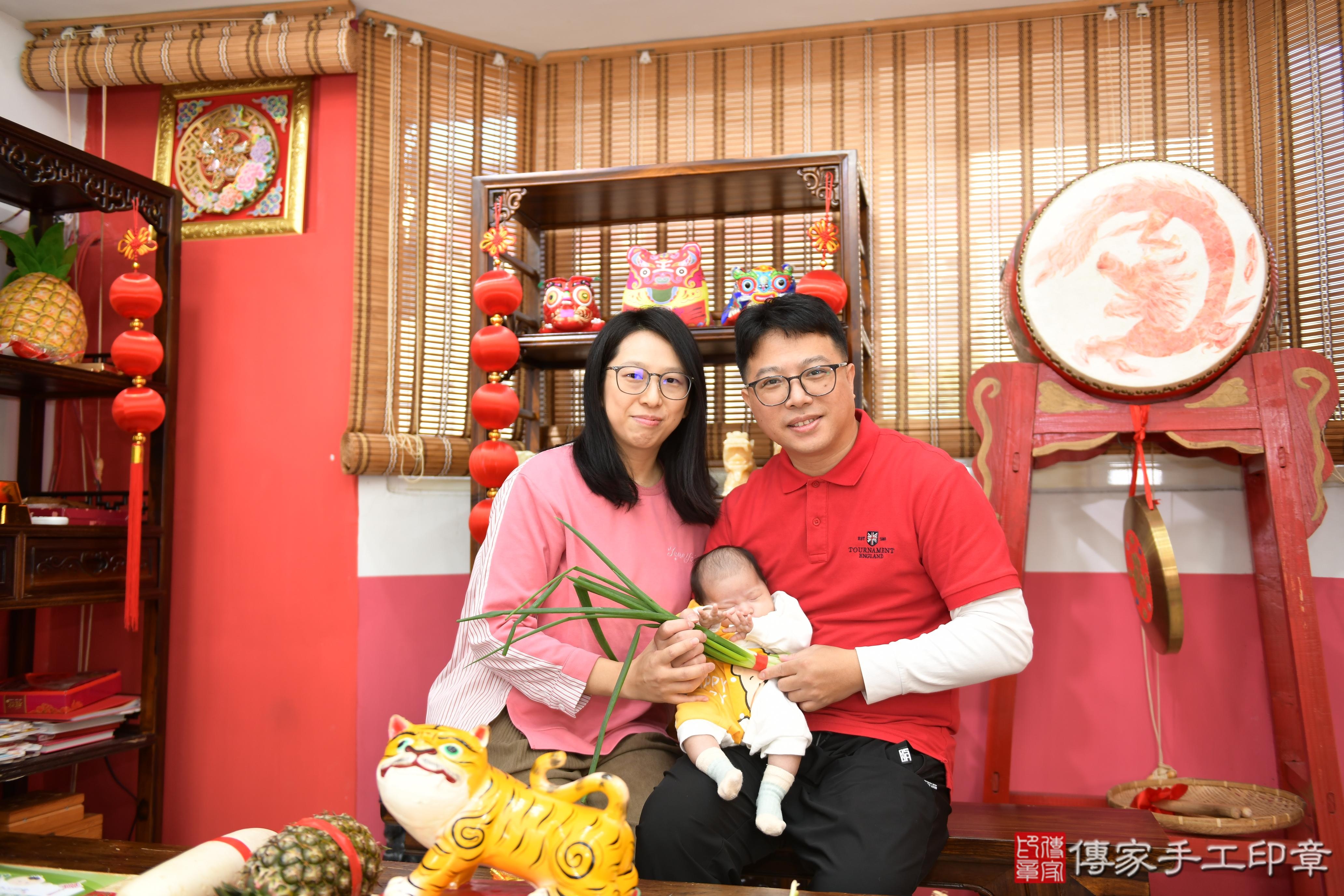 傳家手工印章高雄店、抓周、度脺、中國風會場、傳家嬰兒古禮、吉祥話、抓周道具物品24種、拍照。抓周證書。寶寶抓周、滿周歲、生日快樂、祝福 傳家手工印章高雄店、抓周、度脺、中國風會場、傳家嬰兒古禮、吉祥話、抓周道具物品24種、拍照。抓周證書。寶寶抓周、滿周歲、生日快樂、祝福