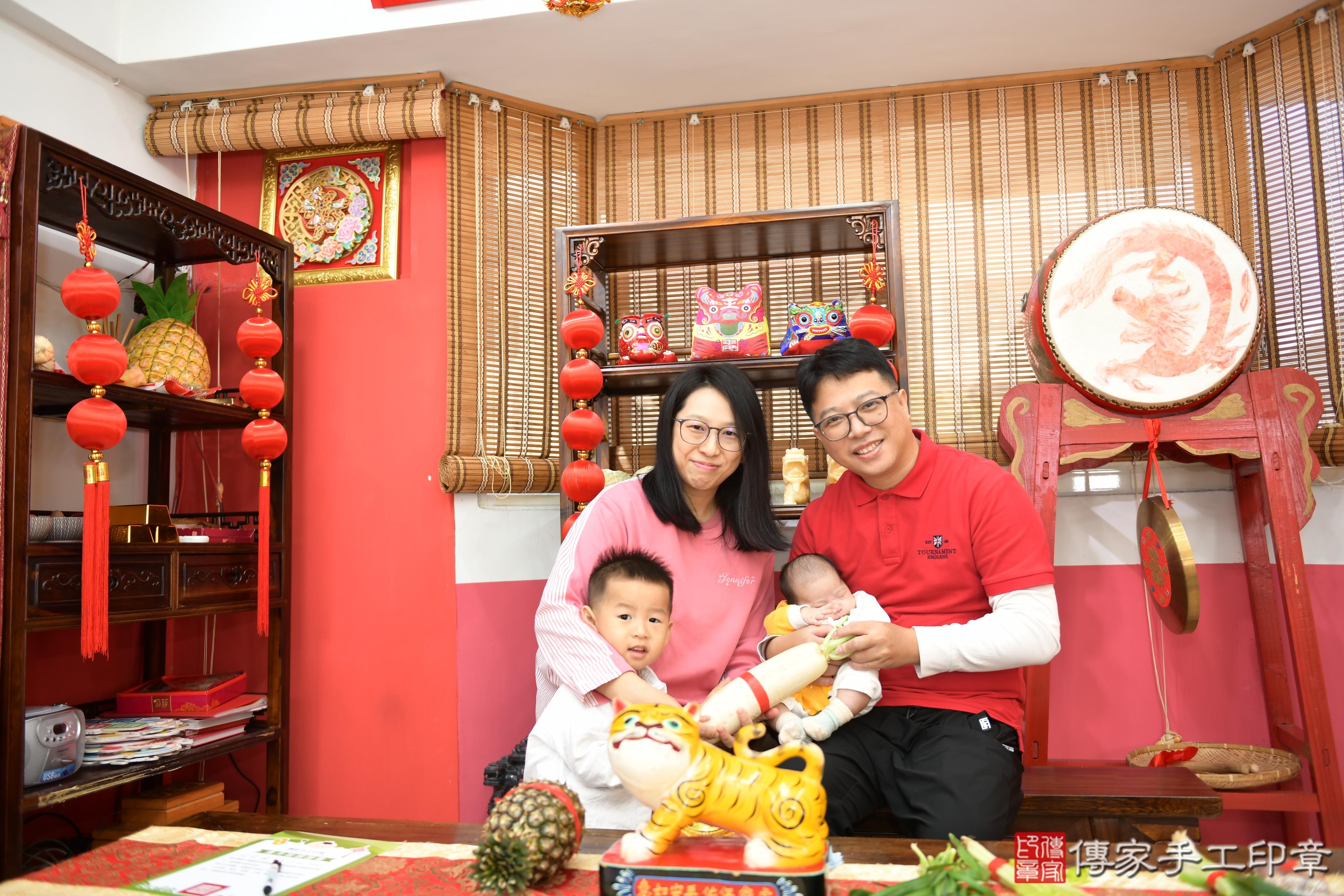 傳家手工印章高雄店、抓周、度脺、中國風會場、傳家嬰兒古禮、吉祥話、抓周道具物品24種、拍照。抓周證書。寶寶抓周、滿周歲、生日快樂、祝福 傳家手工印章高雄店、抓周、度脺、中國風會場、傳家嬰兒古禮、吉祥話、抓周道具物品24種、拍照。抓周證書。寶寶抓周、滿周歲、生日快樂、祝福