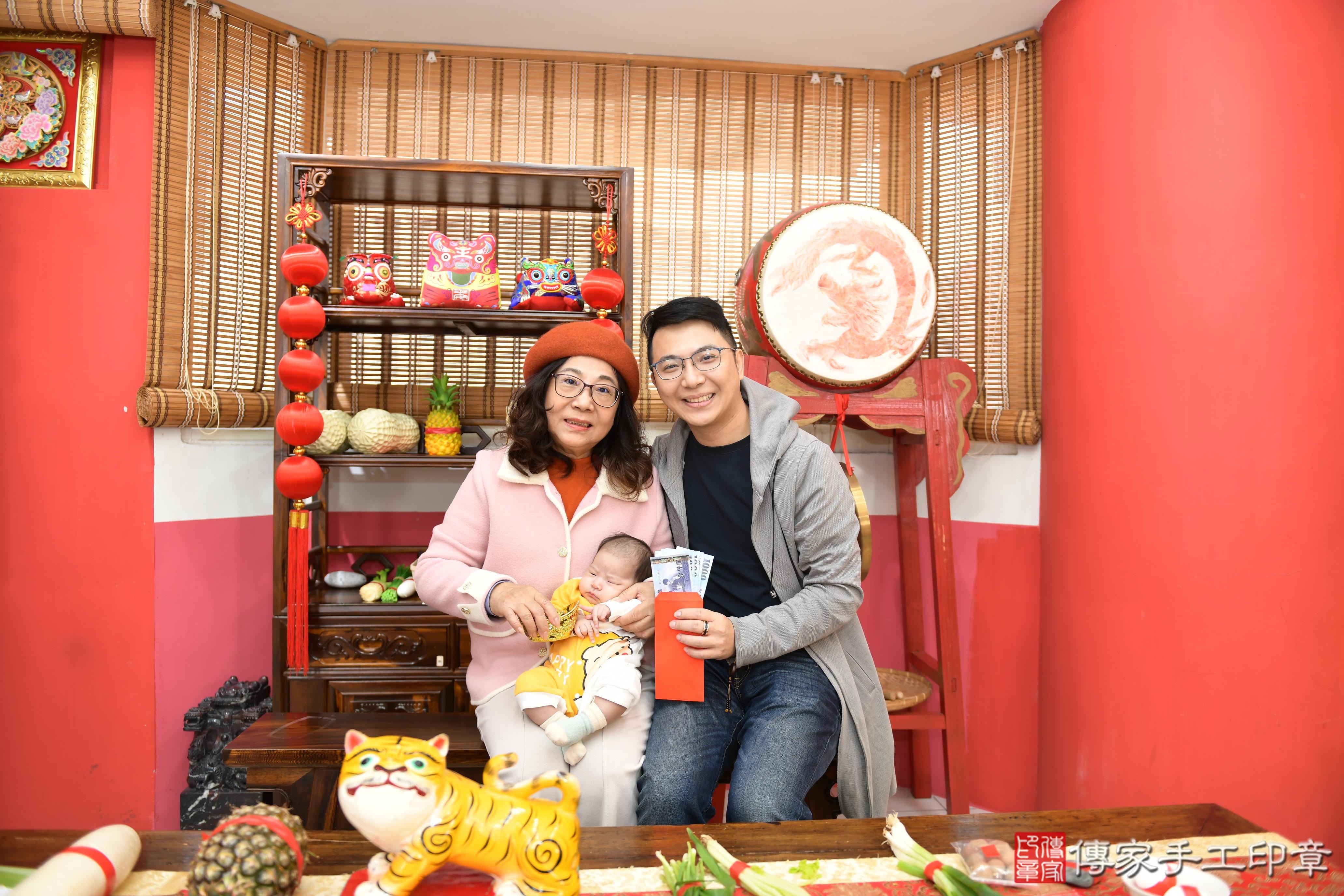 傳家手工印章高雄店、抓周、度脺、中國風會場、傳家嬰兒古禮、吉祥話、抓周道具物品24種、拍照。抓周證書。寶寶抓周、滿周歲、生日快樂、祝福 傳家手工印章高雄店、抓周、度脺、中國風會場、傳家嬰兒古禮、吉祥話、抓周道具物品24種、拍照。抓周證書。寶寶抓周、滿周歲、生日快樂、祝福