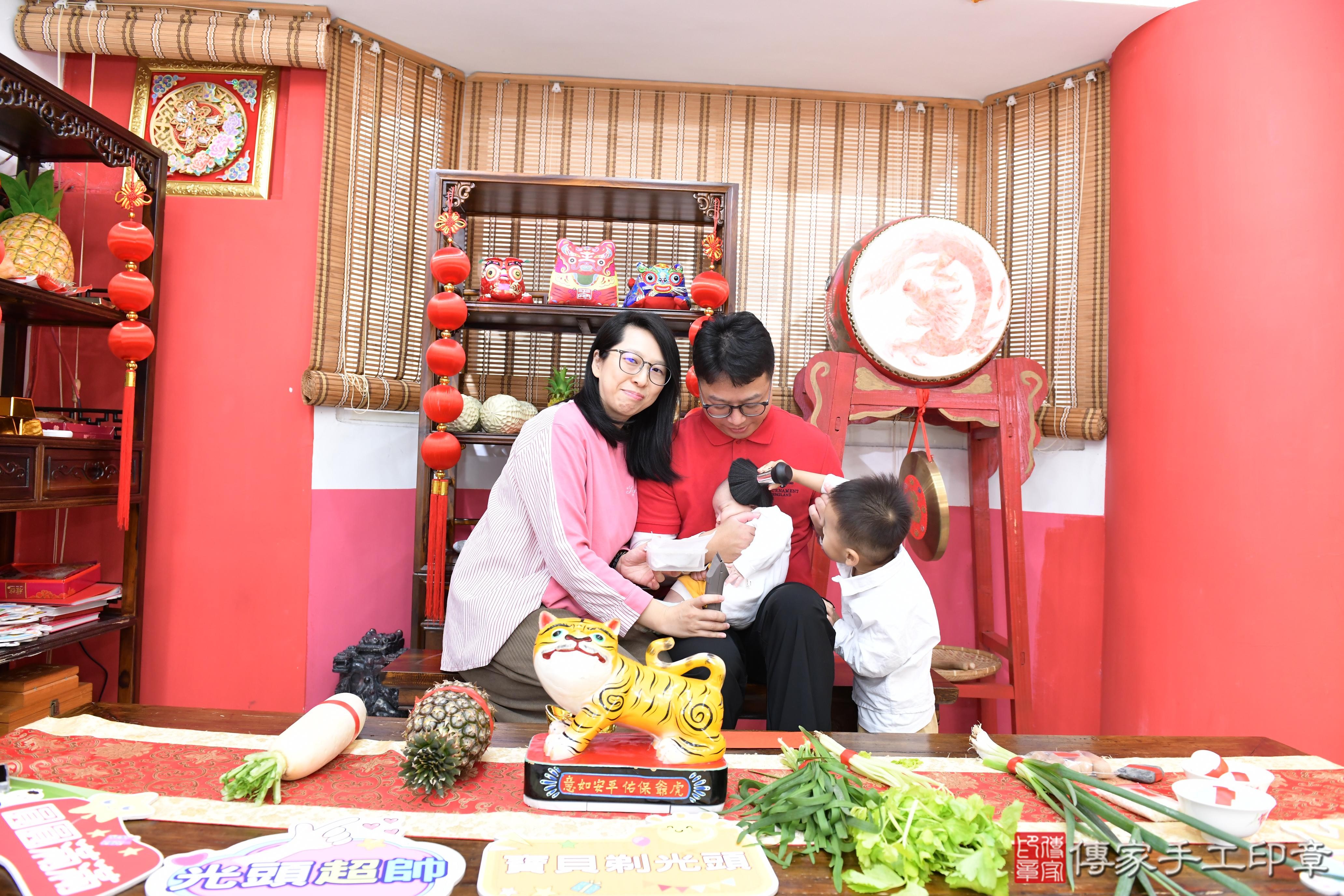 傳家手工印章高雄店、抓周、度脺、中國風會場、傳家嬰兒古禮、吉祥話、抓周道具物品24種、拍照。抓周證書。寶寶抓周、滿周歲、生日快樂、祝福 傳家手工印章高雄店、抓周、度脺、中國風會場、傳家嬰兒古禮、吉祥話、抓周道具物品24種、拍照。抓周證書。寶寶抓周、滿周歲、生日快樂、祝福