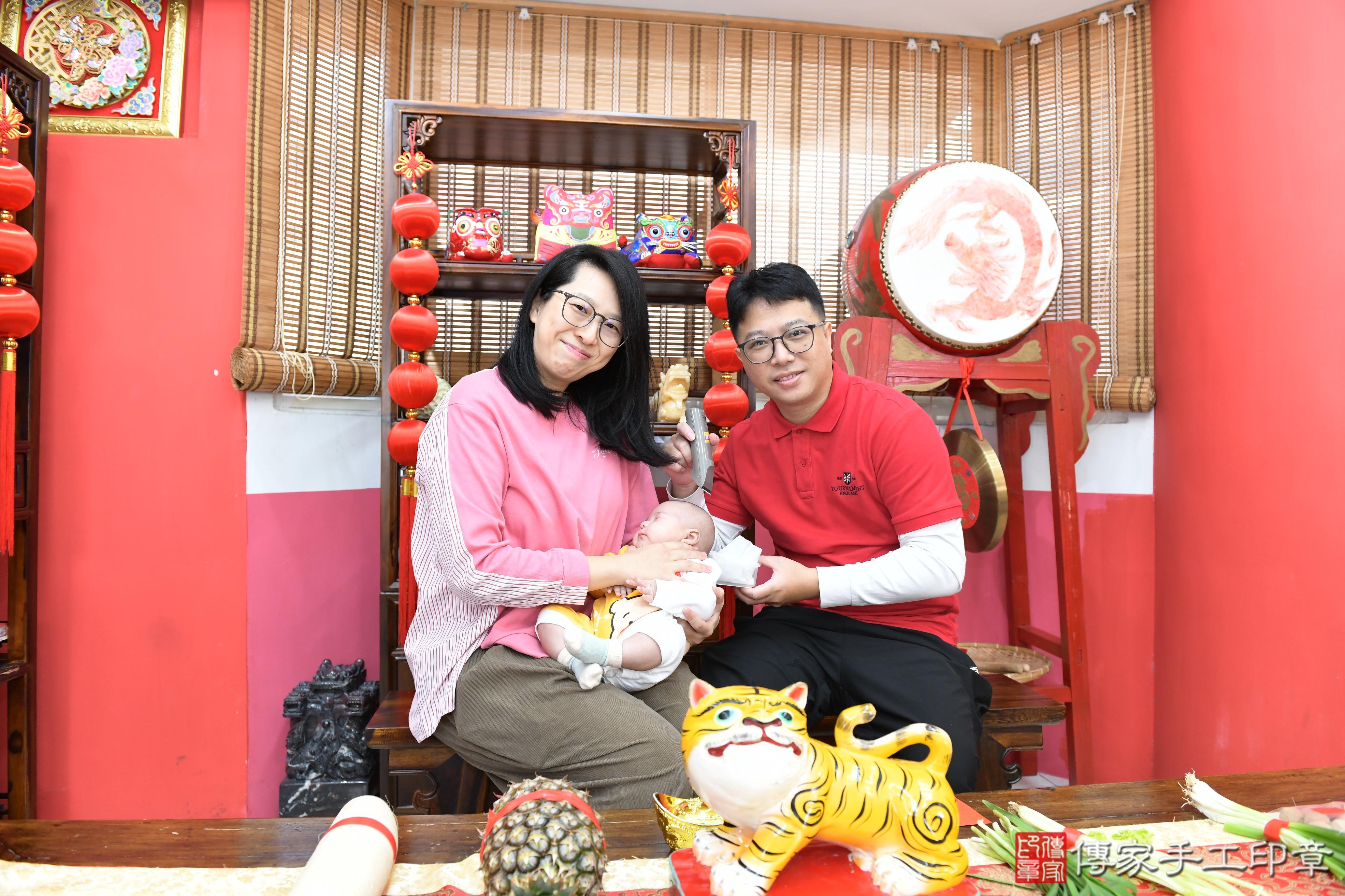 傳家手工印章高雄店、抓周、度脺、中國風會場、傳家嬰兒古禮、吉祥話、抓周道具物品24種、拍照。抓周證書。寶寶抓周、滿周歲、生日快樂、祝福 傳家手工印章高雄店、抓周、度脺、中國風會場、傳家嬰兒古禮、吉祥話、抓周道具物品24種、拍照。抓周證書。寶寶抓周、滿周歲、生日快樂、祝福