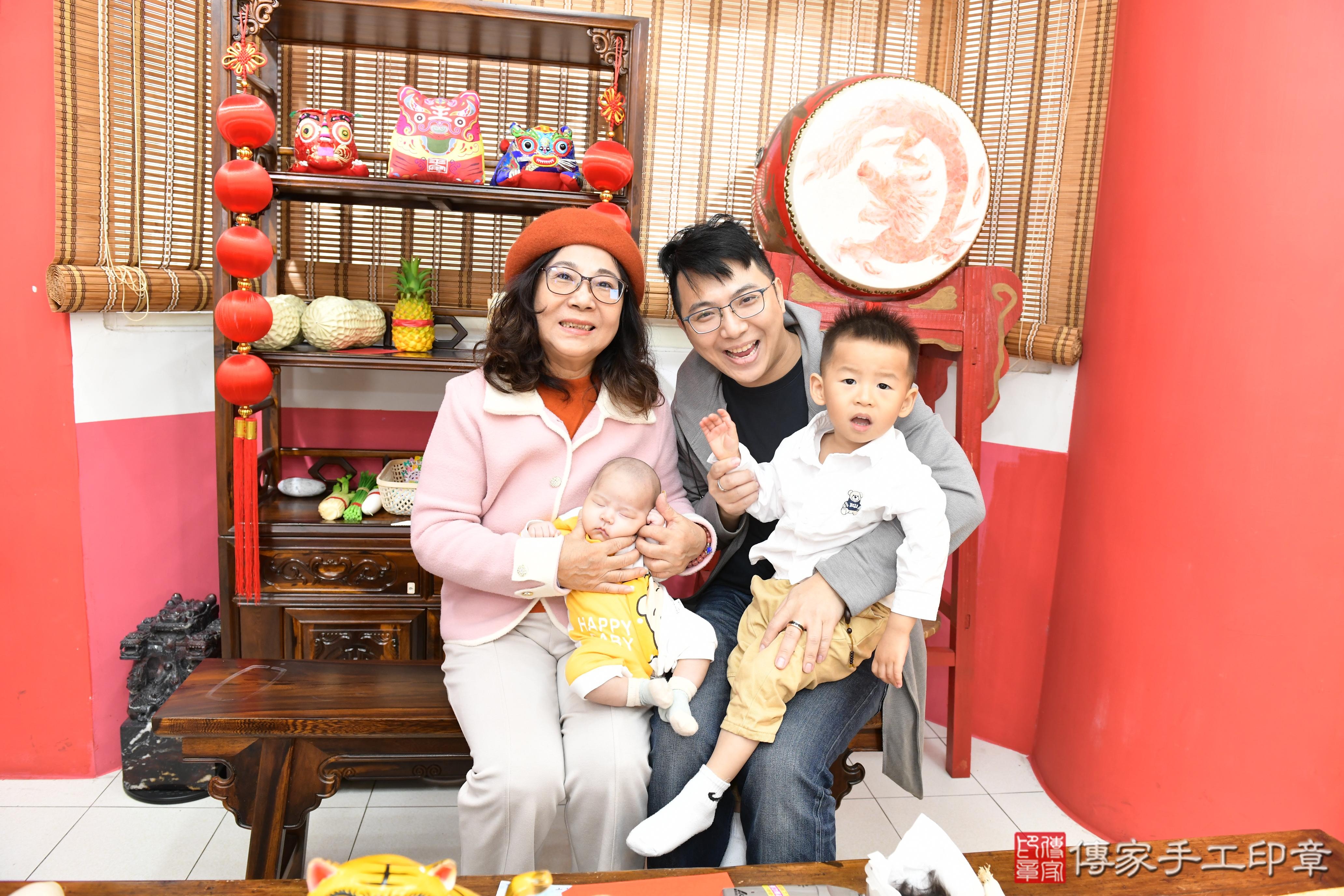 傳家手工印章高雄店、抓周、度脺、中國風會場、傳家嬰兒古禮、吉祥話、抓周道具物品24種、拍照。抓周證書。寶寶抓周、滿周歲、生日快樂、祝福 傳家手工印章高雄店、抓周、度脺、中國風會場、傳家嬰兒古禮、吉祥話、抓周道具物品24種、拍照。抓周證書。寶寶抓周、滿周歲、生日快樂、祝福