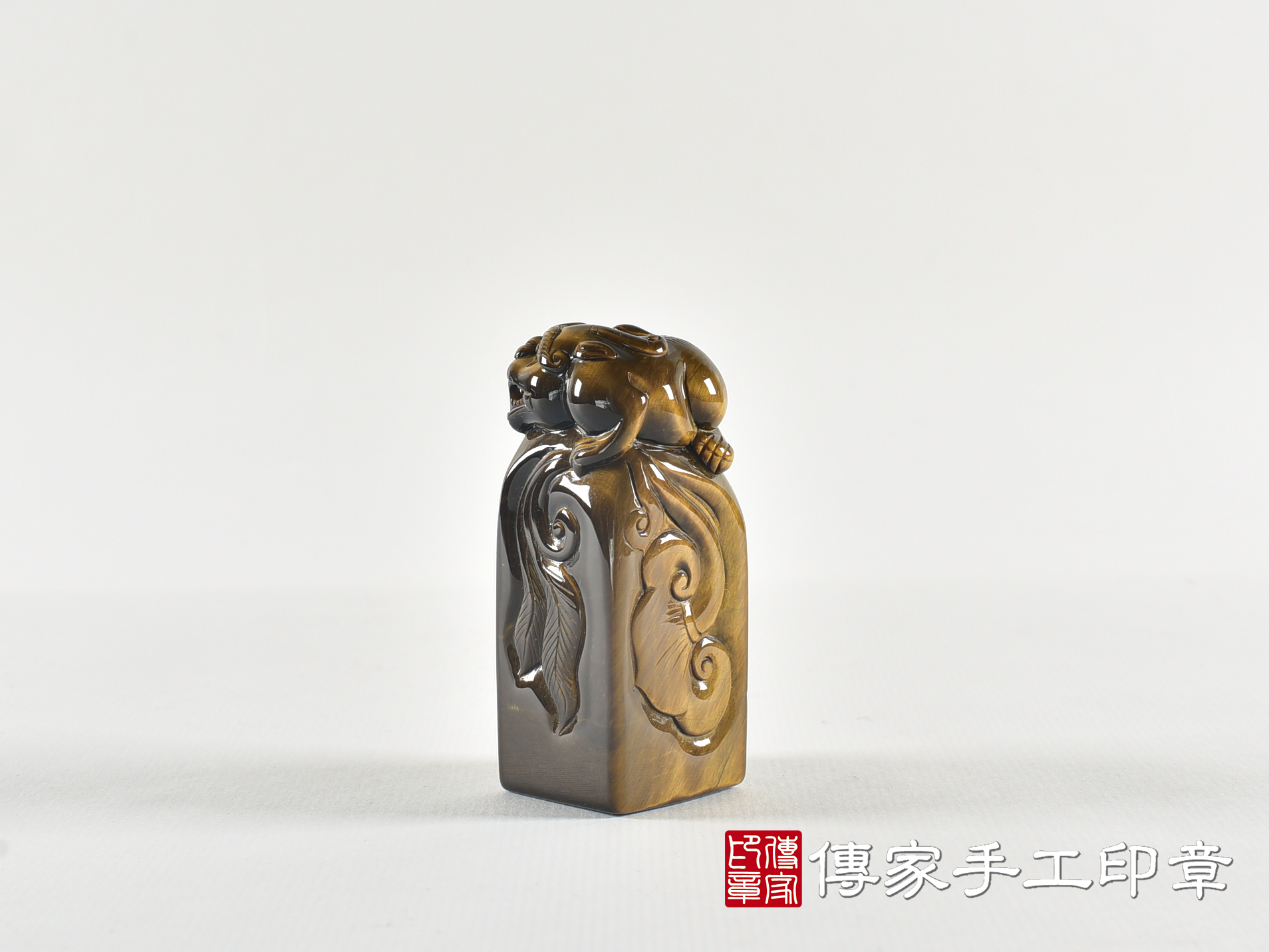 頂級虎眼石精雕貔貅廟章:廟章、神明印章(3X3X高7.5公分) 3.jpg