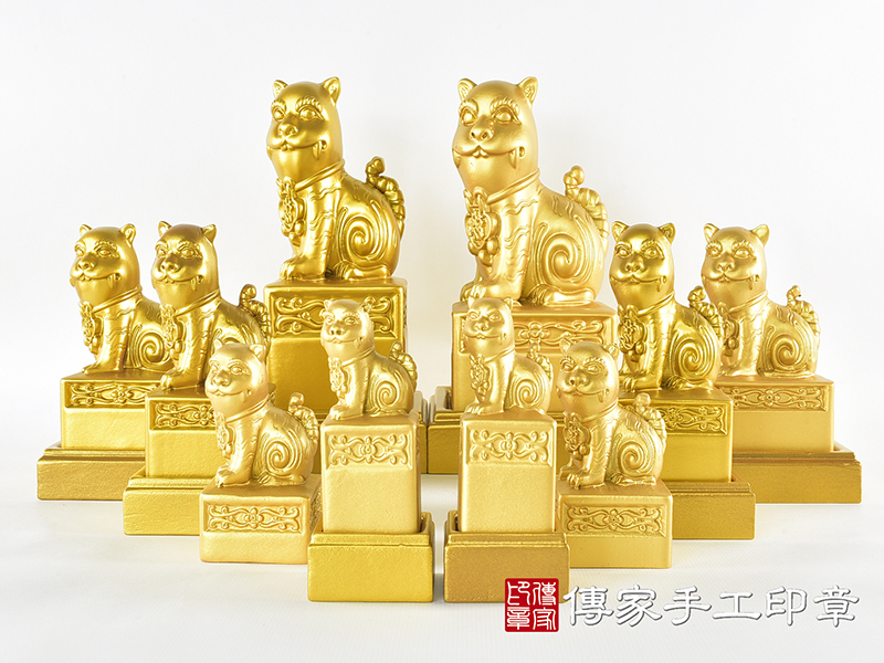 頂級紫檀木上金漆精雕黑虎將軍廟章:廟章、神明印章(9.5X9.5X高20公分) 2.jpg