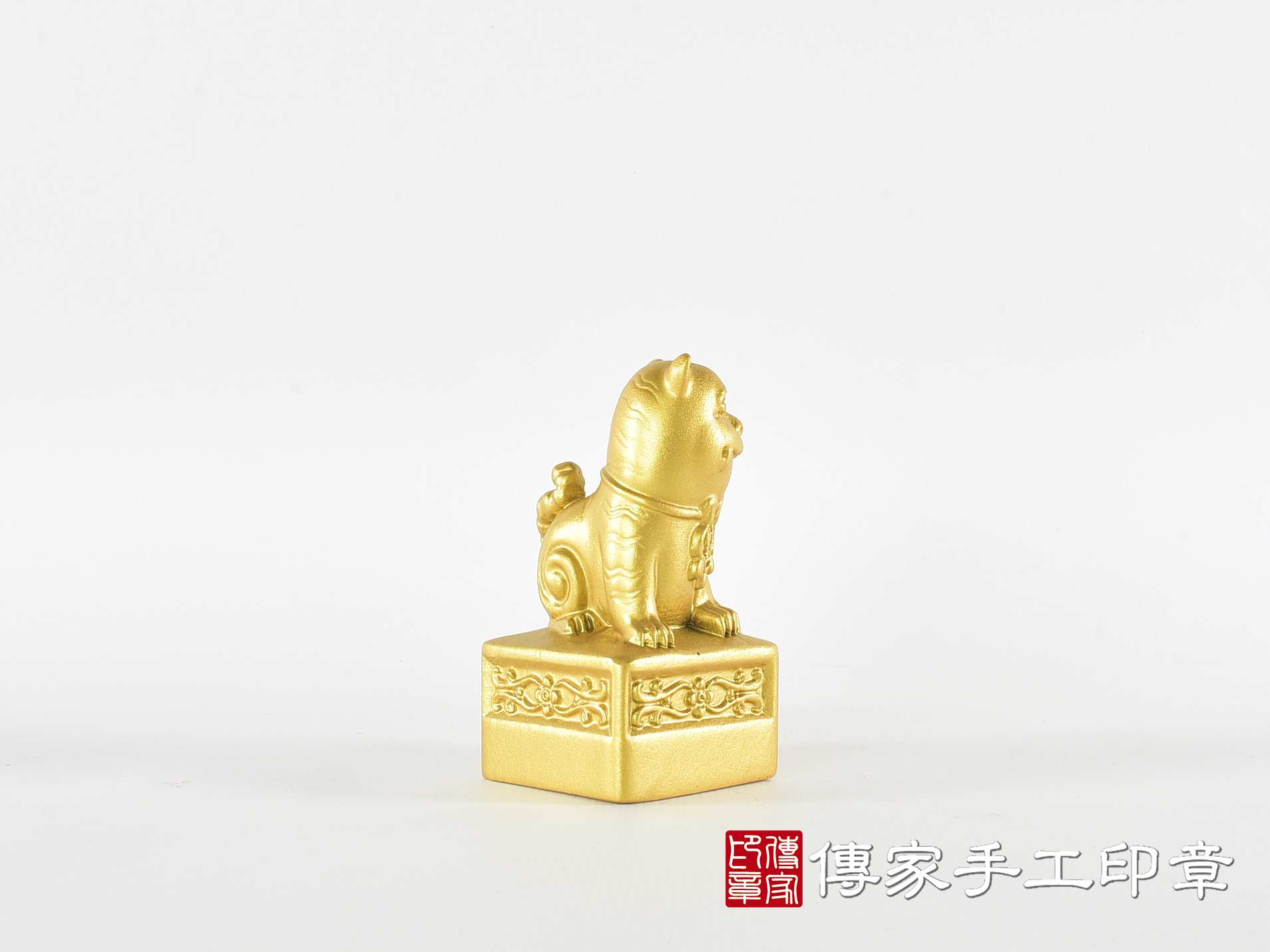 頂級紫檀木上金漆精雕黑虎將軍廟章:廟章、神明印章(4.7X4.7X高8.9公分) 9.jpg