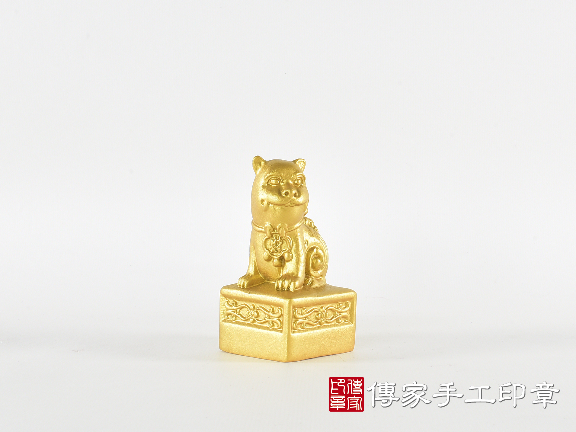 頂級紫檀木上金漆精雕黑虎將軍廟章:廟章、神明印章(4.7X4.7X高8.9公分) 10.jpg