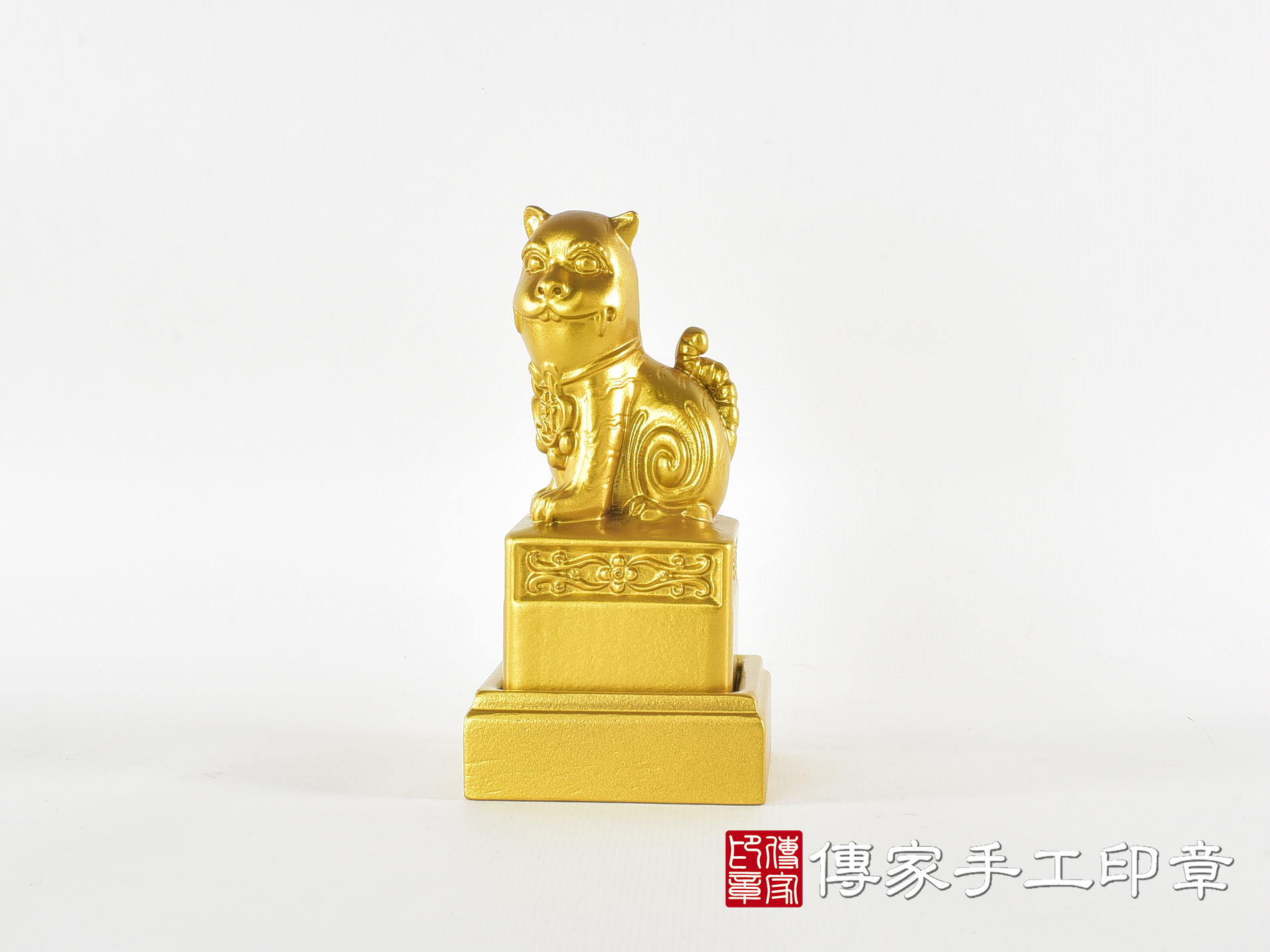 頂級紫檀木上金漆精雕黑虎將軍廟章:廟章、神明印章(5.5X5.5X高11.8公分) 1.jpg