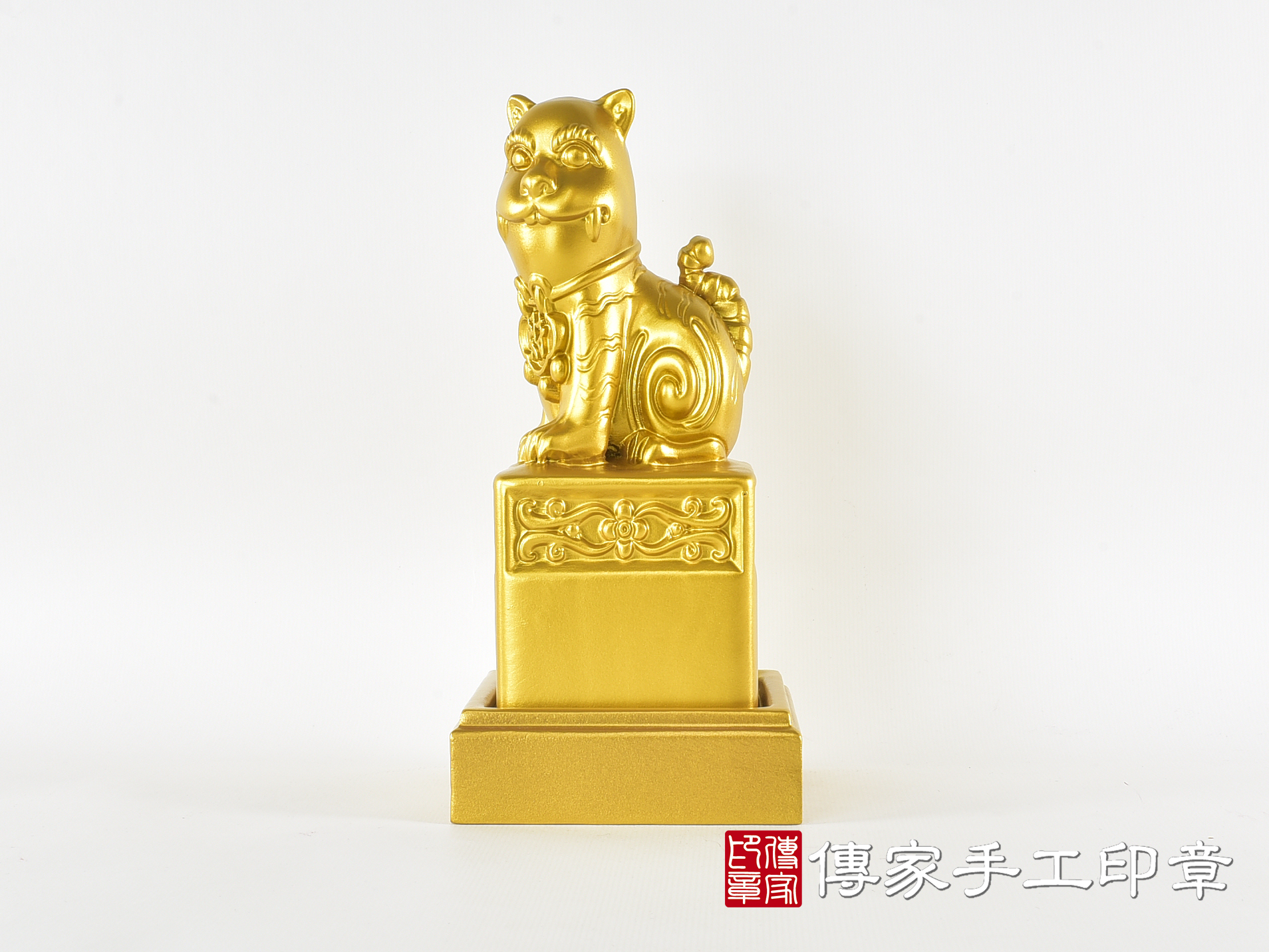 頂級紫檀木上金漆精雕黑虎將軍廟章:廟章、神明印章(8.1X8.1X高20公分) 1.jpg