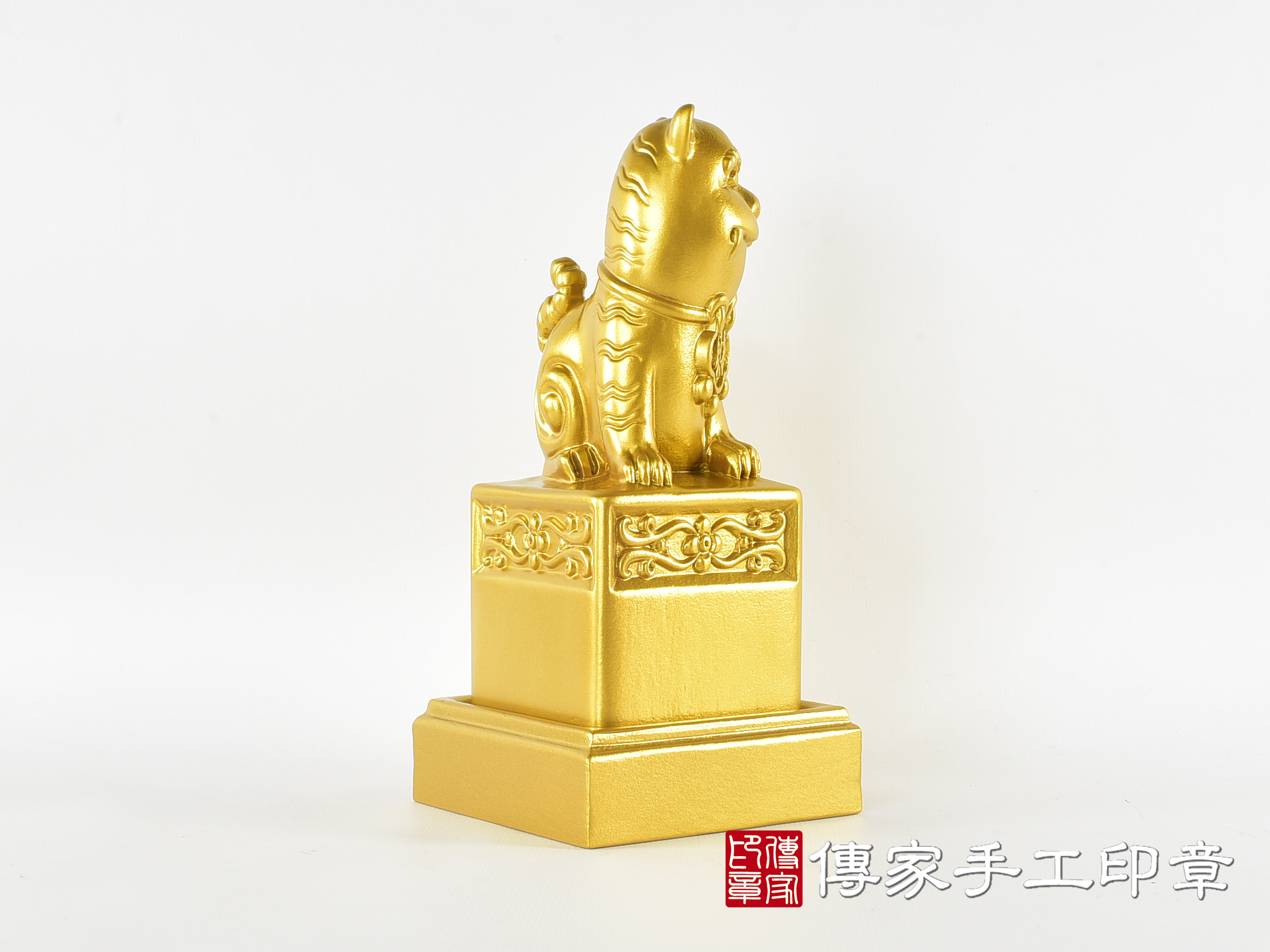 頂級紫檀木上金漆精雕黑虎將軍廟章:廟章、神明印章(8.1X8.1X高20公分) 4.jpg