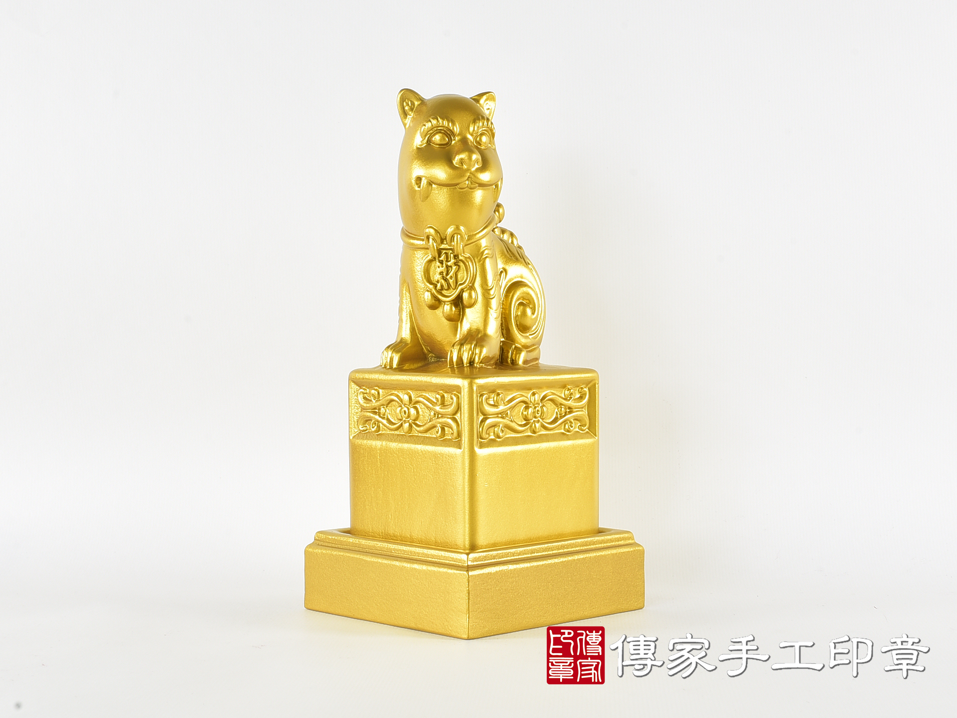 頂級紫檀木上金漆精雕黑虎將軍廟章:廟章、神明印章(8.1X8.1X高20公分) 5.jpg