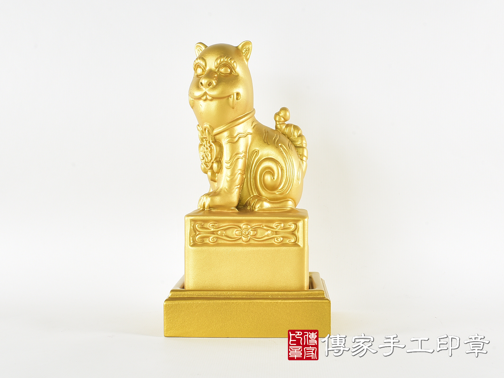 頂級紫檀木上金漆精雕黑虎將軍廟章:廟章、神明印章(9.5X9.5X高20公分) 1.jpg