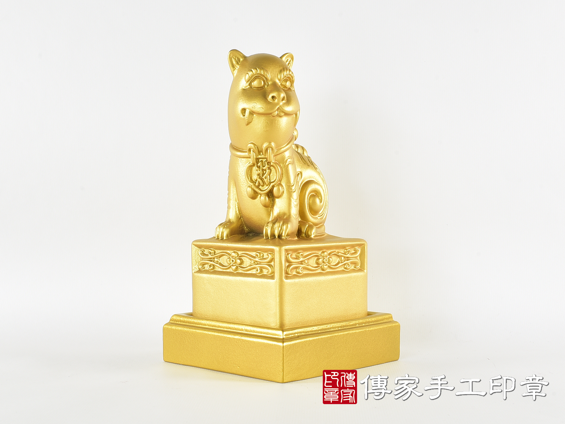 頂級紫檀木上金漆精雕黑虎將軍廟章:廟章、神明印章(9.5X9.5X高20公分) 5.jpg